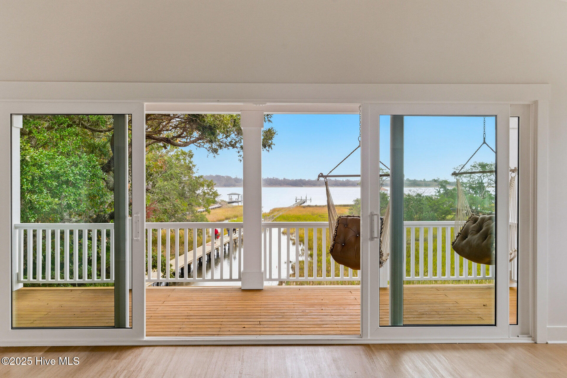 100540114 | Photo 79