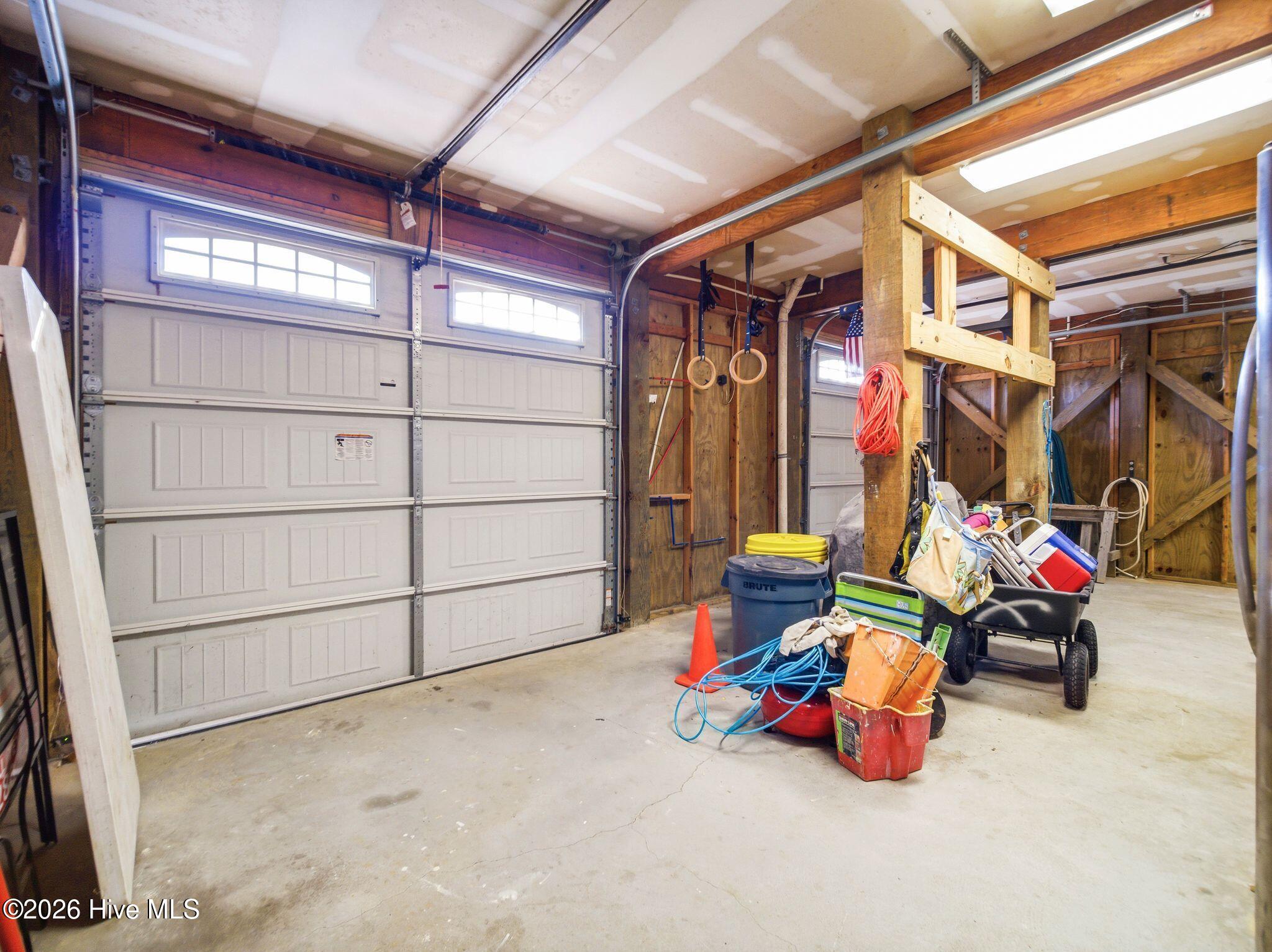 100569349 | Photo 95