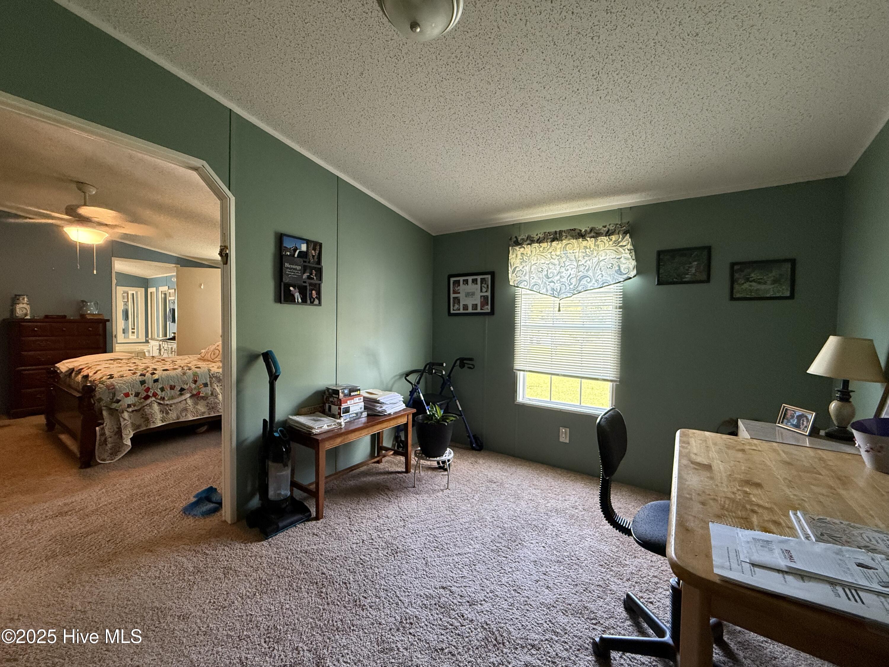 100502105 | Photo 36