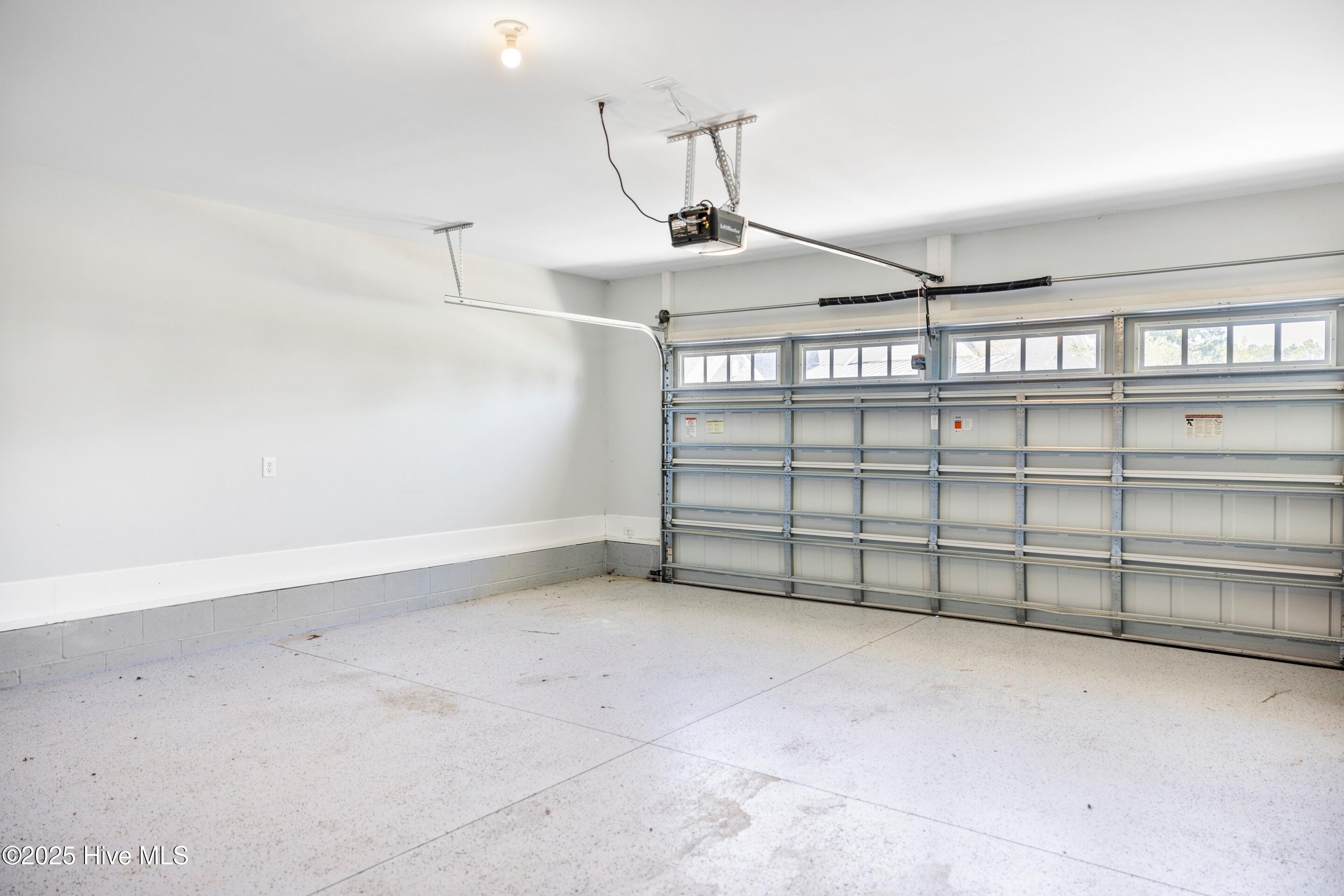 100531261 | Photo 56