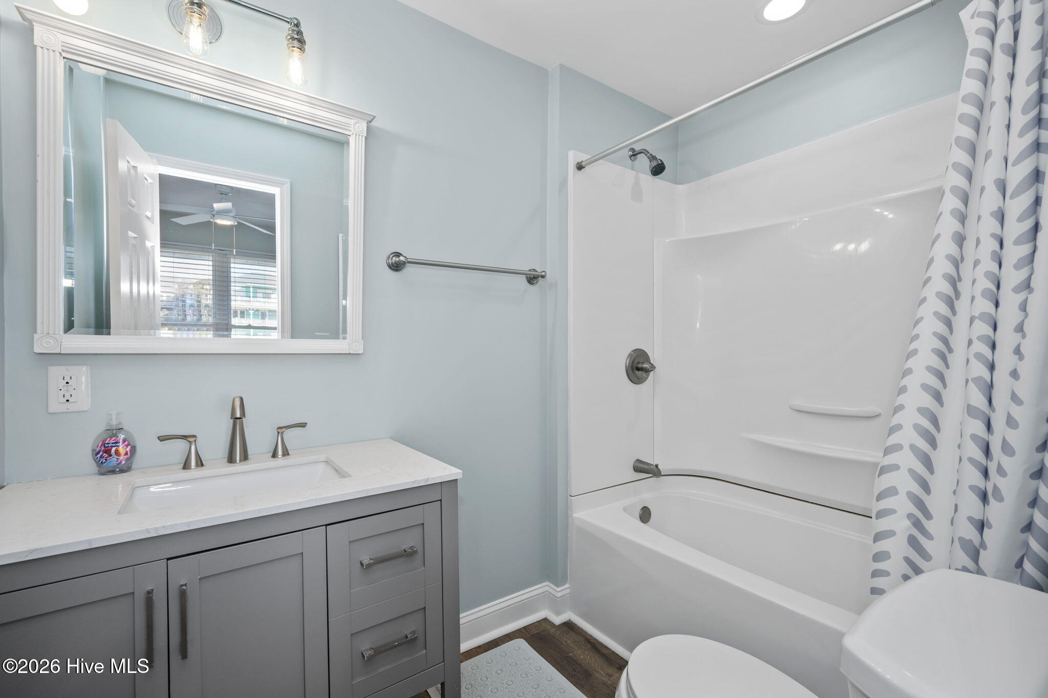 100552942 | Photo 32