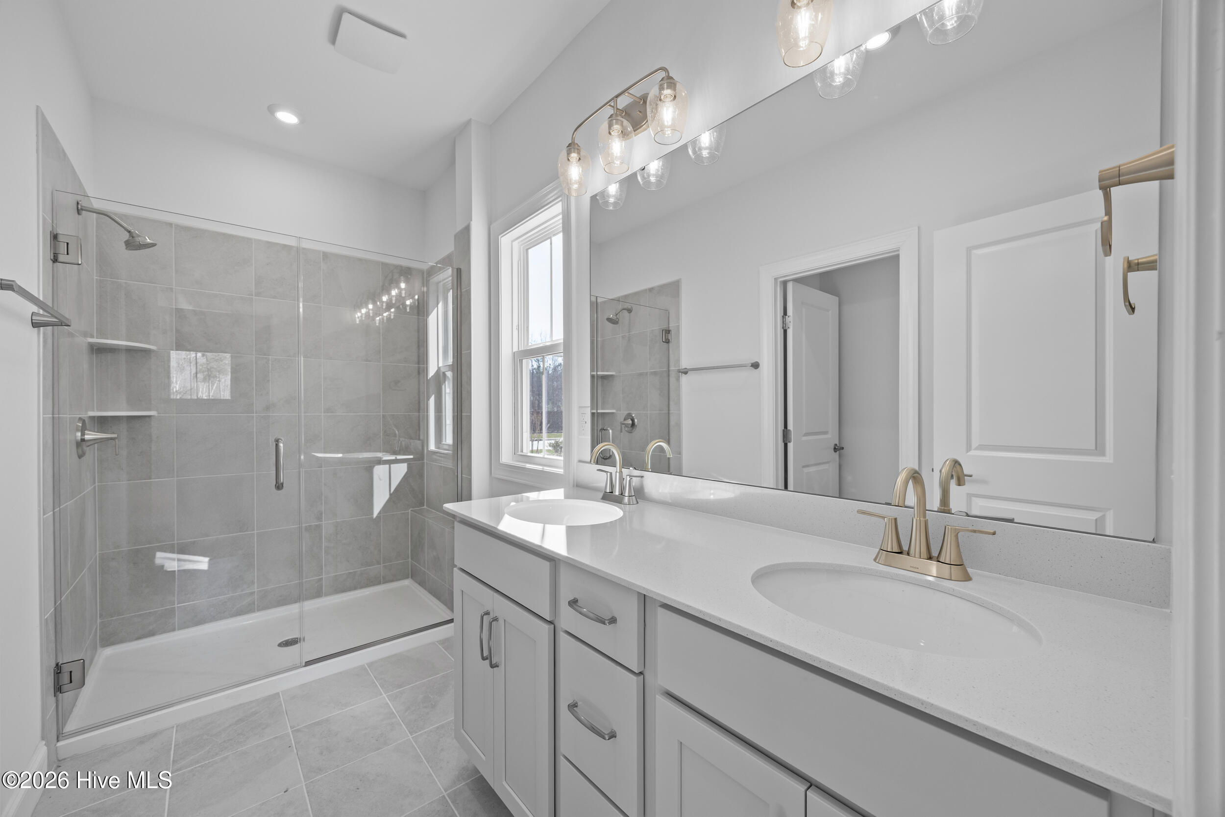 100527055 | Photo 25