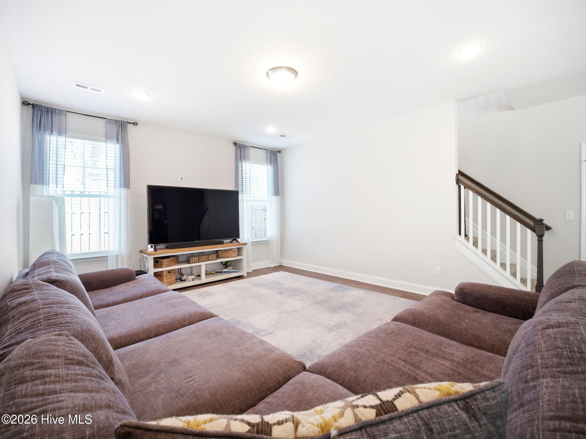 100569792 | Photo 24