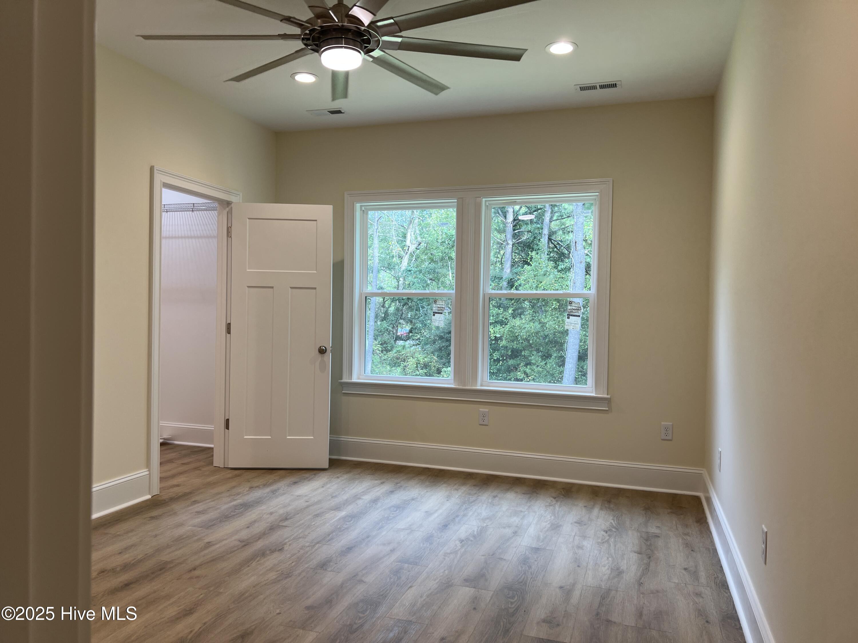 100517039 | Photo 11