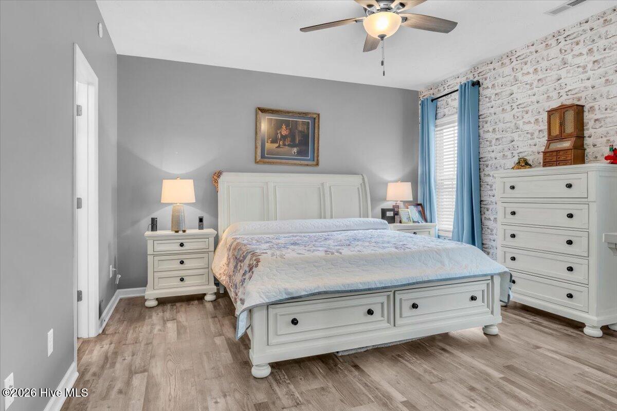 100570228 | Photo 25