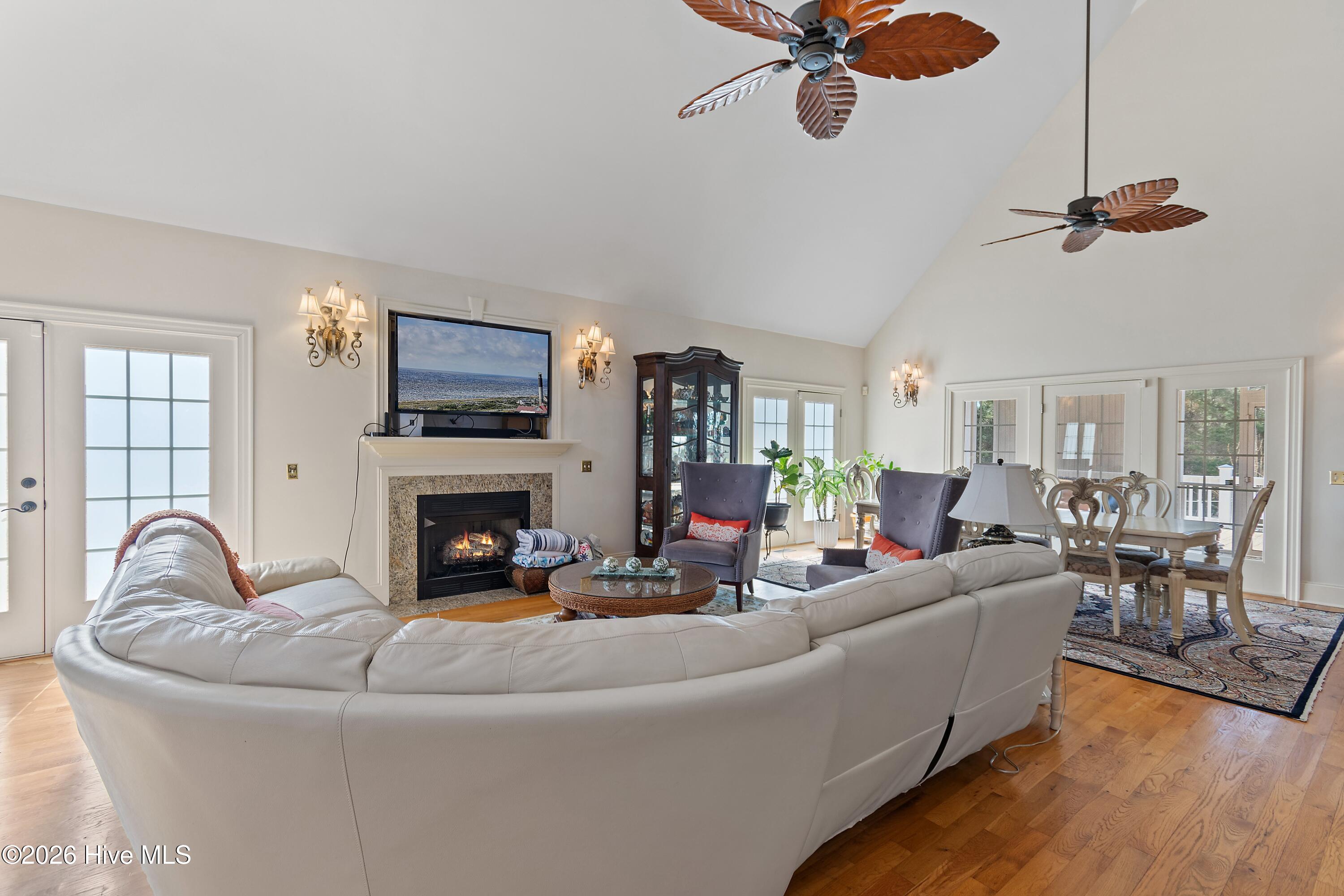 100559303 | Photo 26