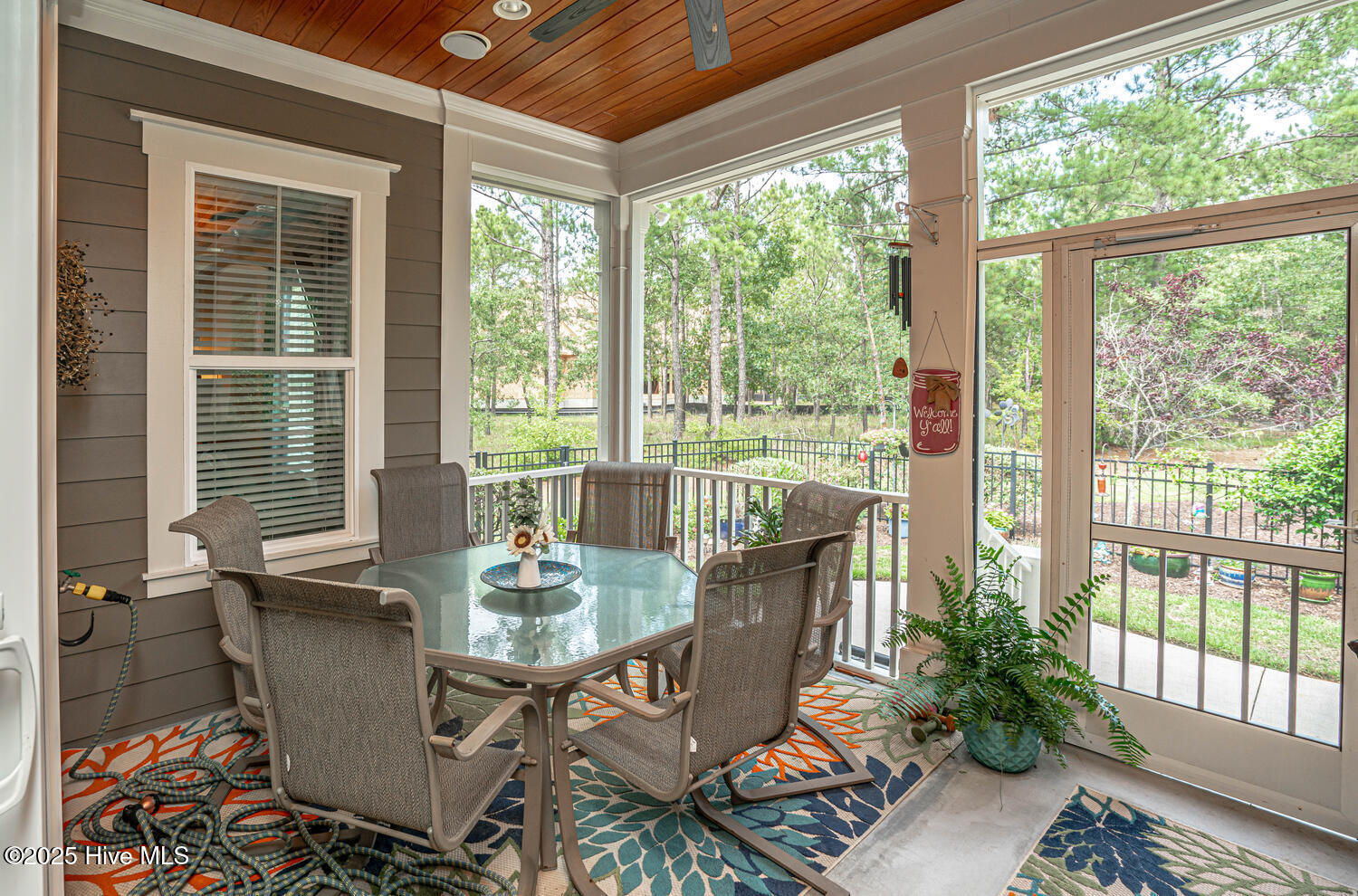 100566478 | Photo 54