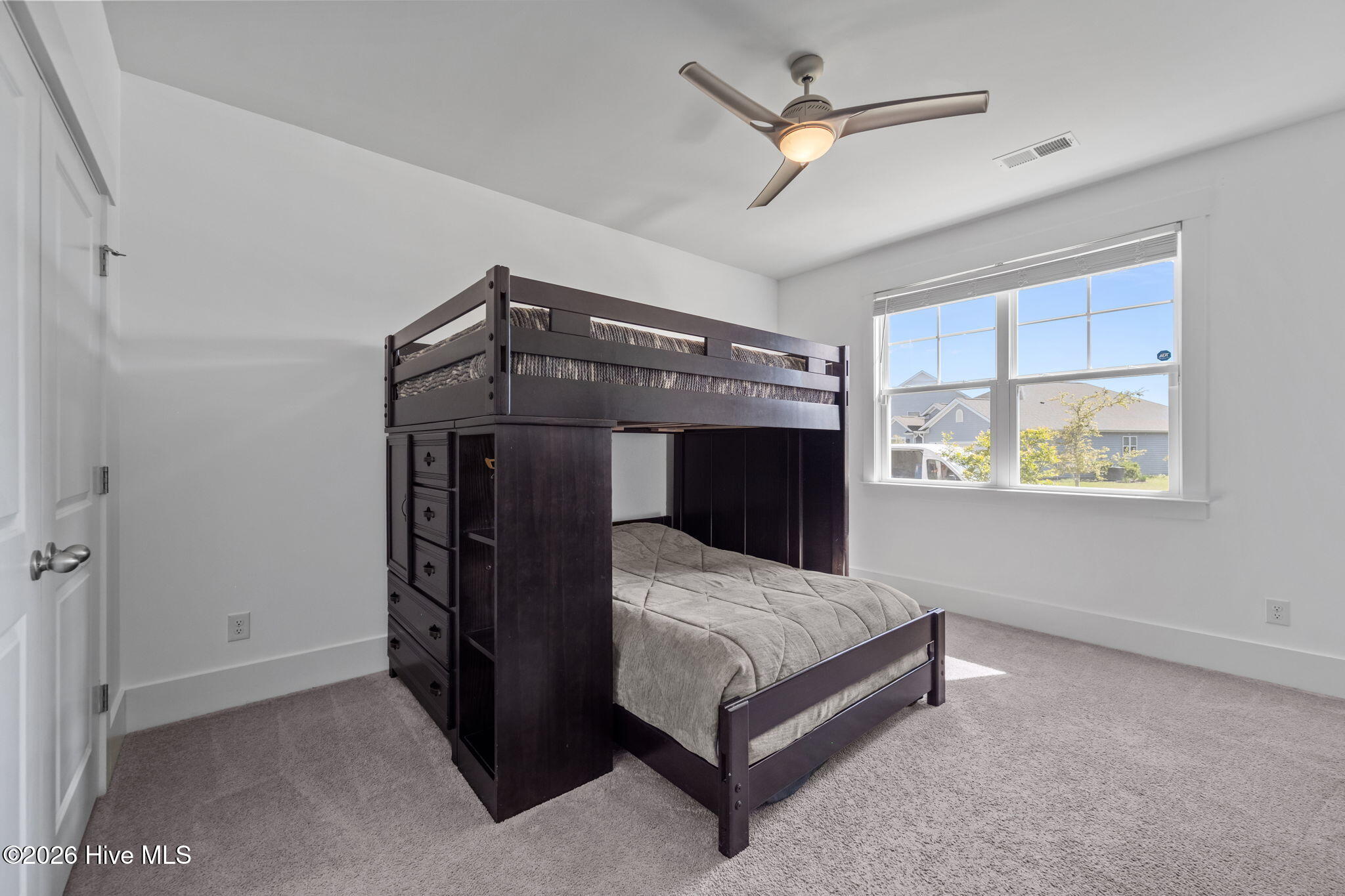 100566590 | Photo 28