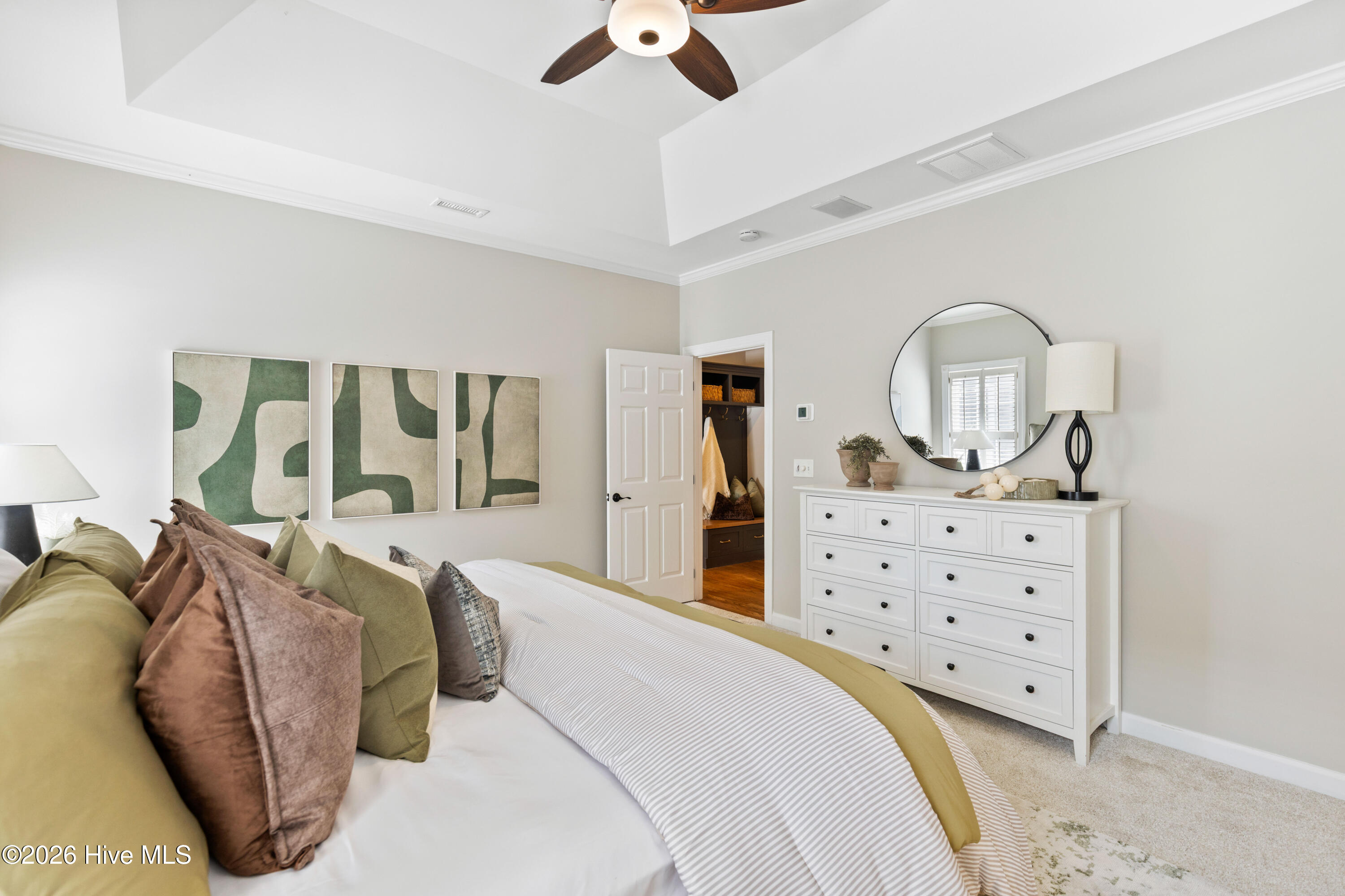 100560916 | Photo 38