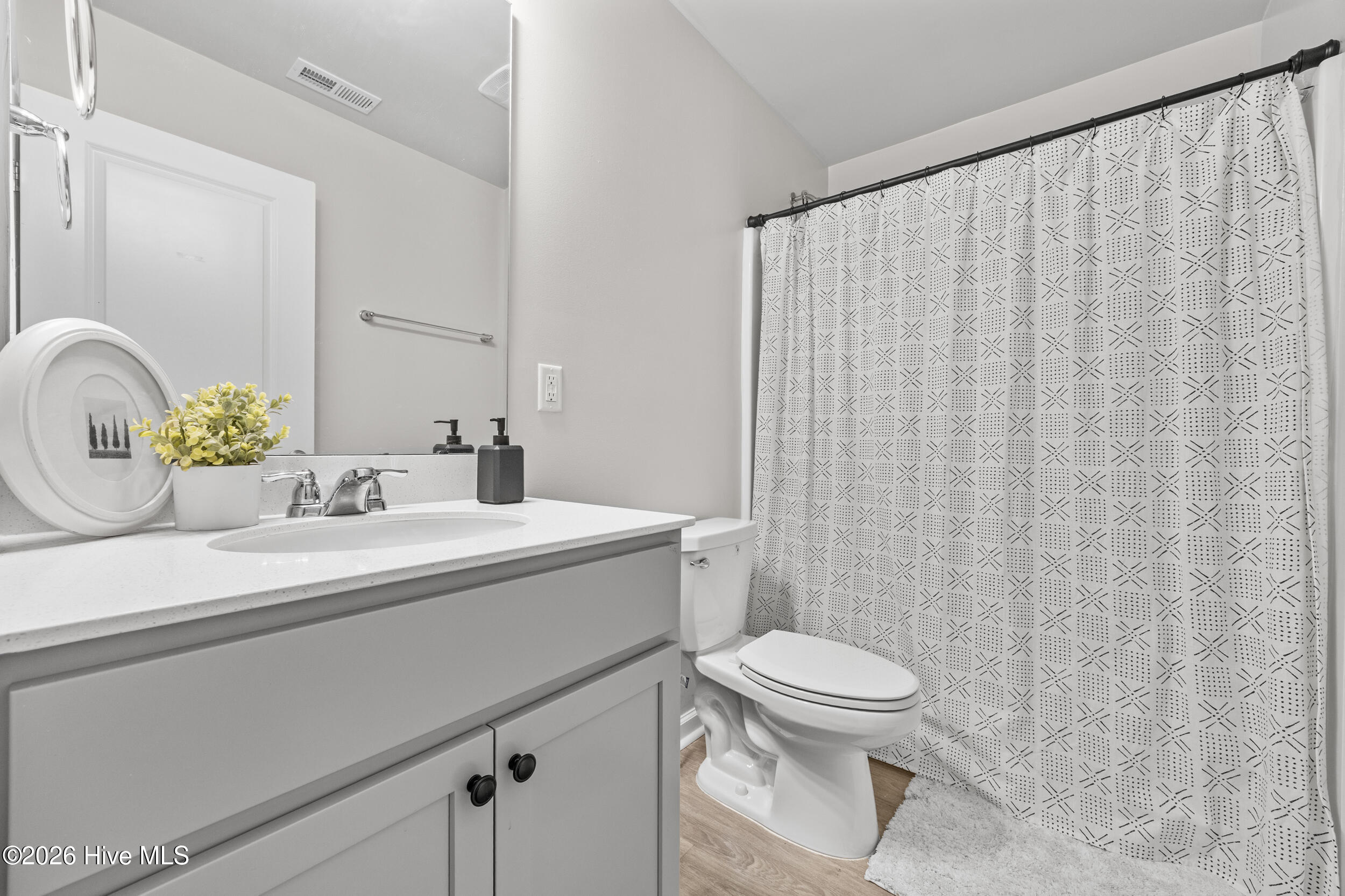 100558614 | Photo 15