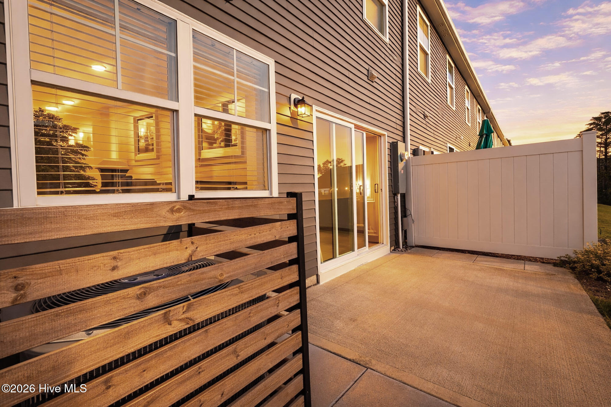 100565715 | Photo 12