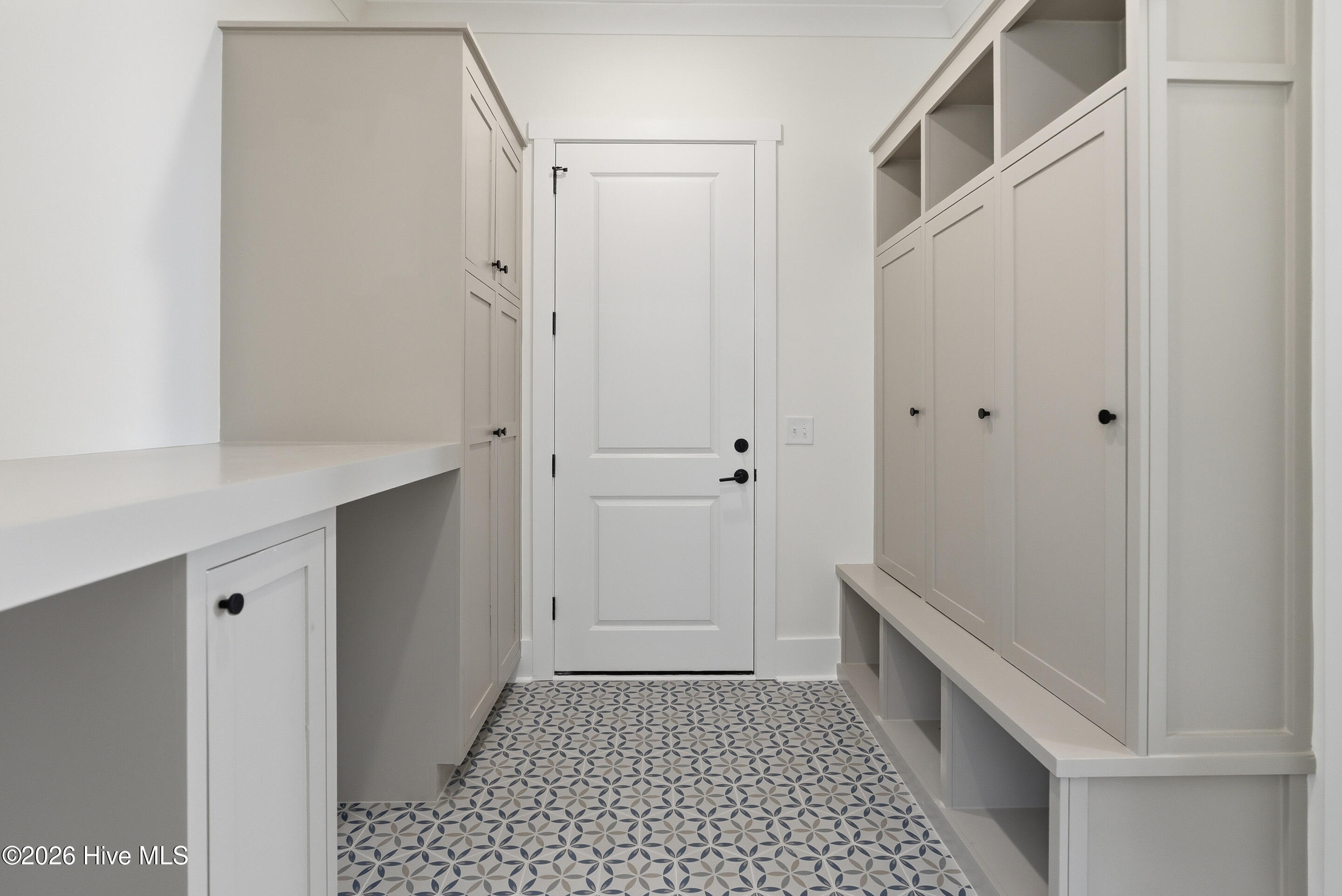 100564913 | Photo 36