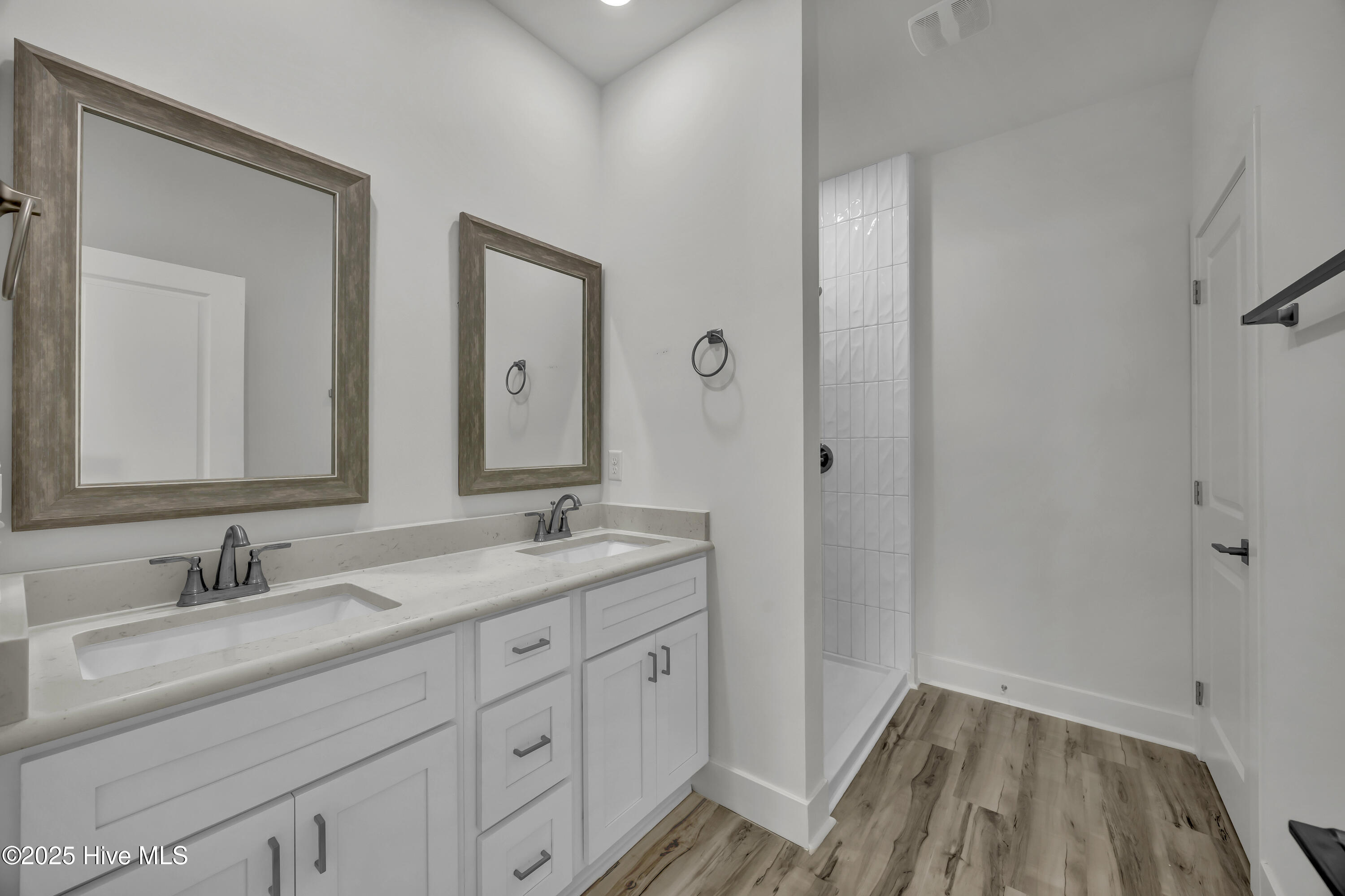 100509344 | Photo 21