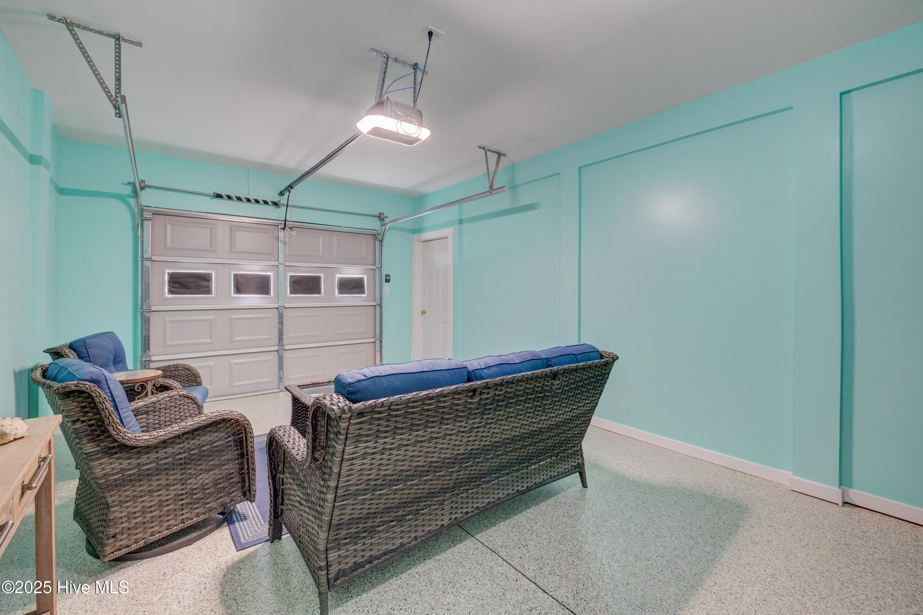 100498855 | Photo 35