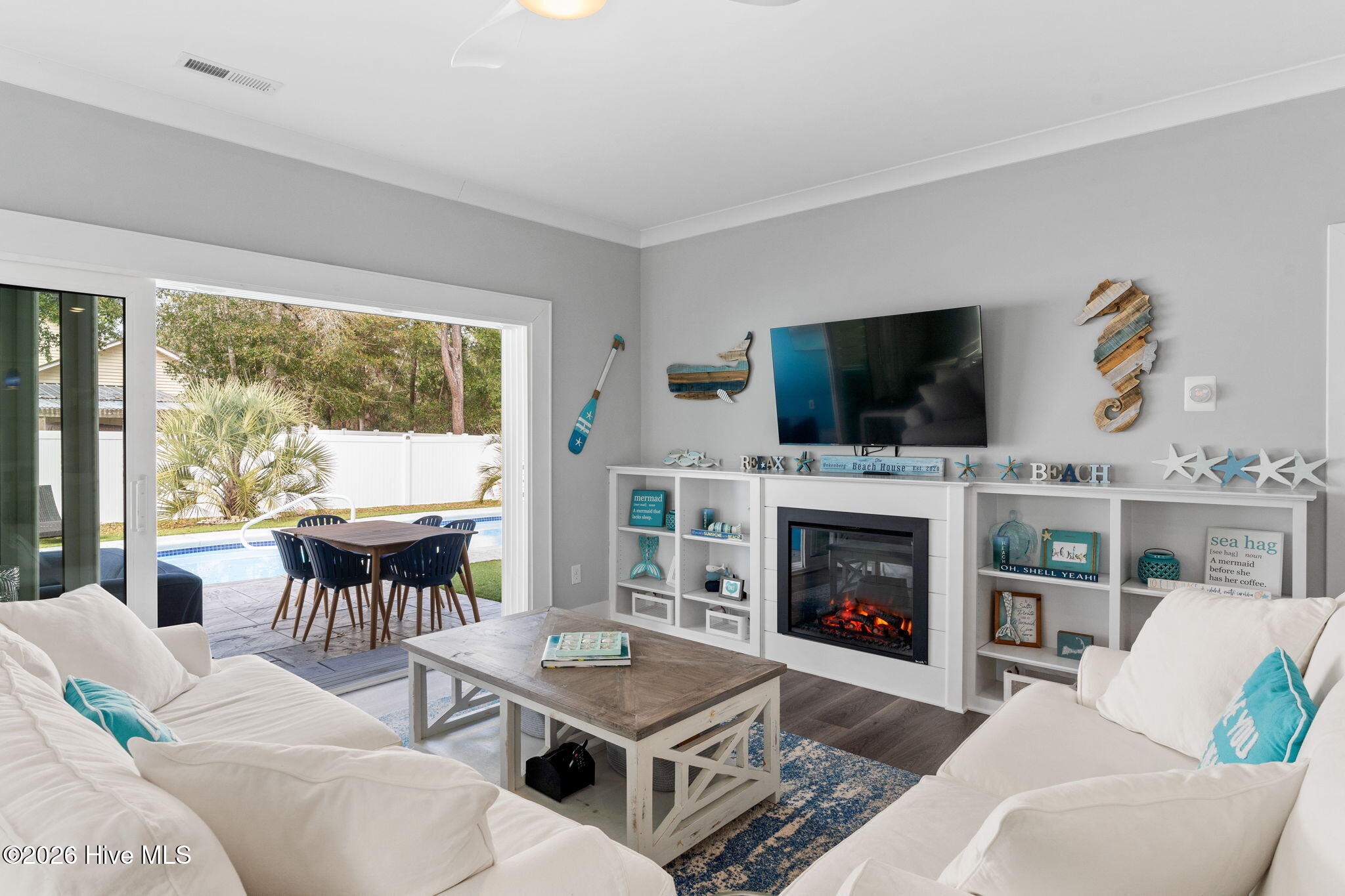 100568020 | Photo 10