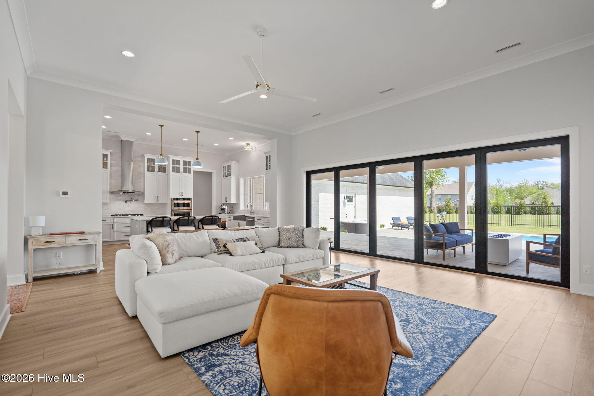 100566934 | Photo 28