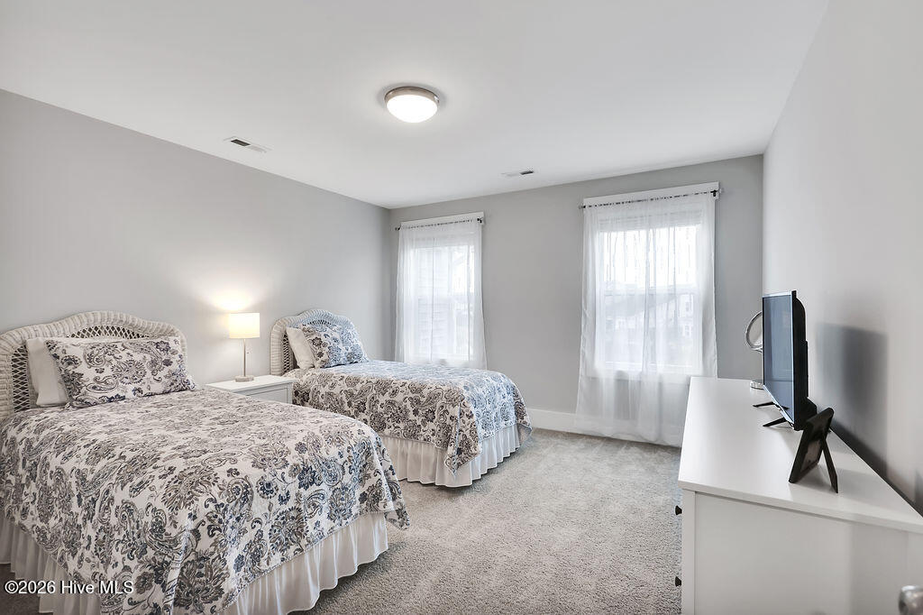 100549717 | Photo 26