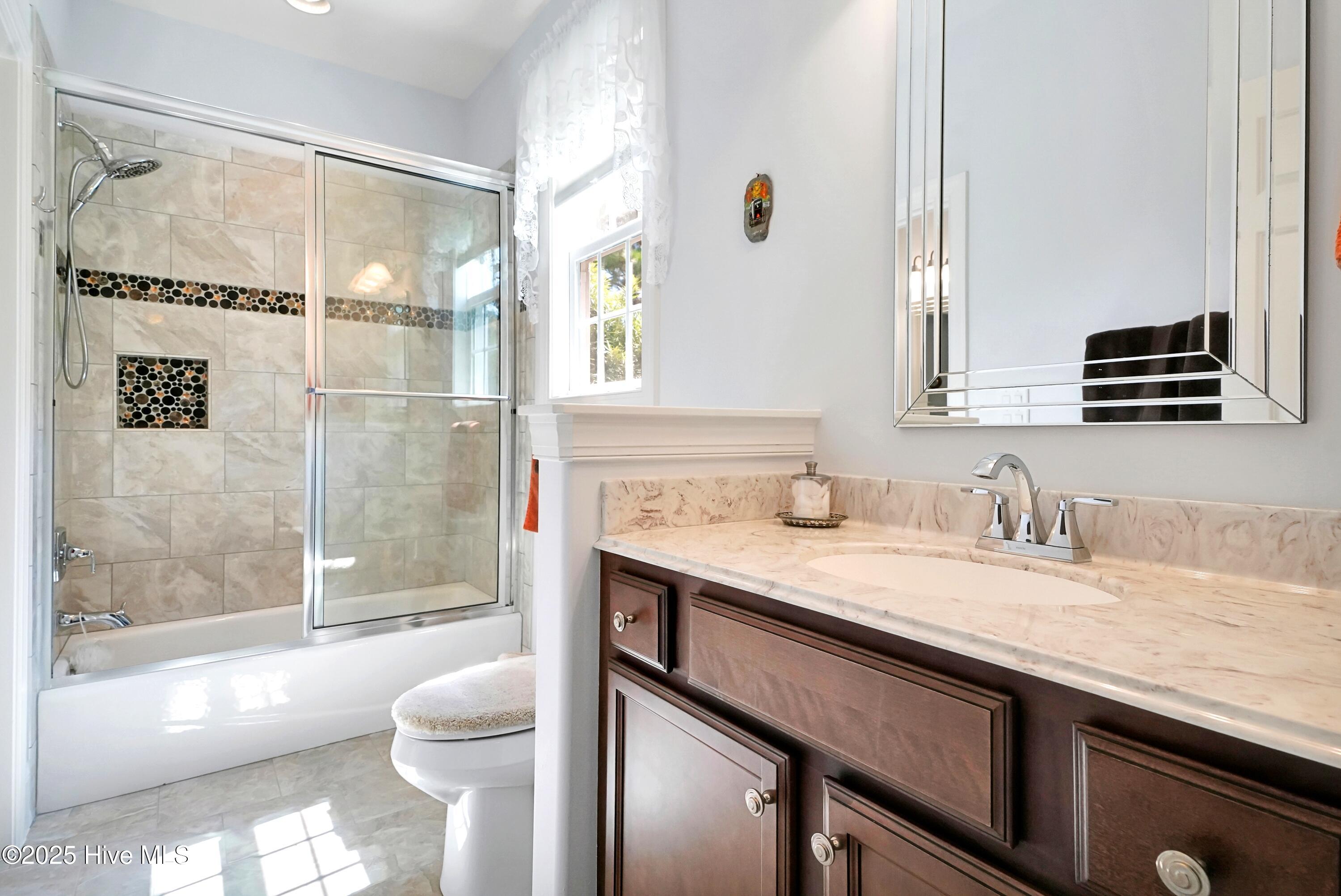 100557169 | Photo 36