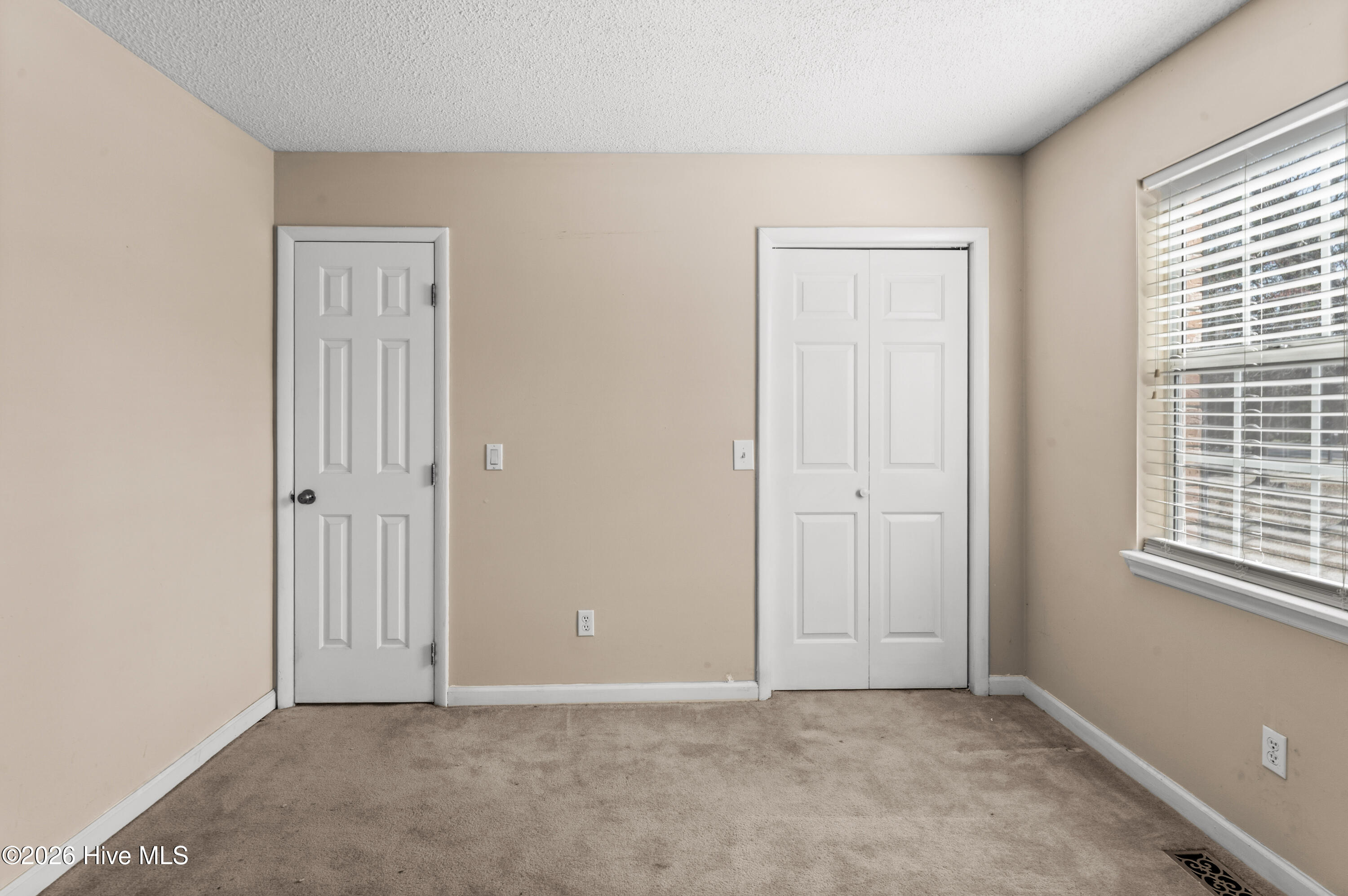 100558739 | Photo 30