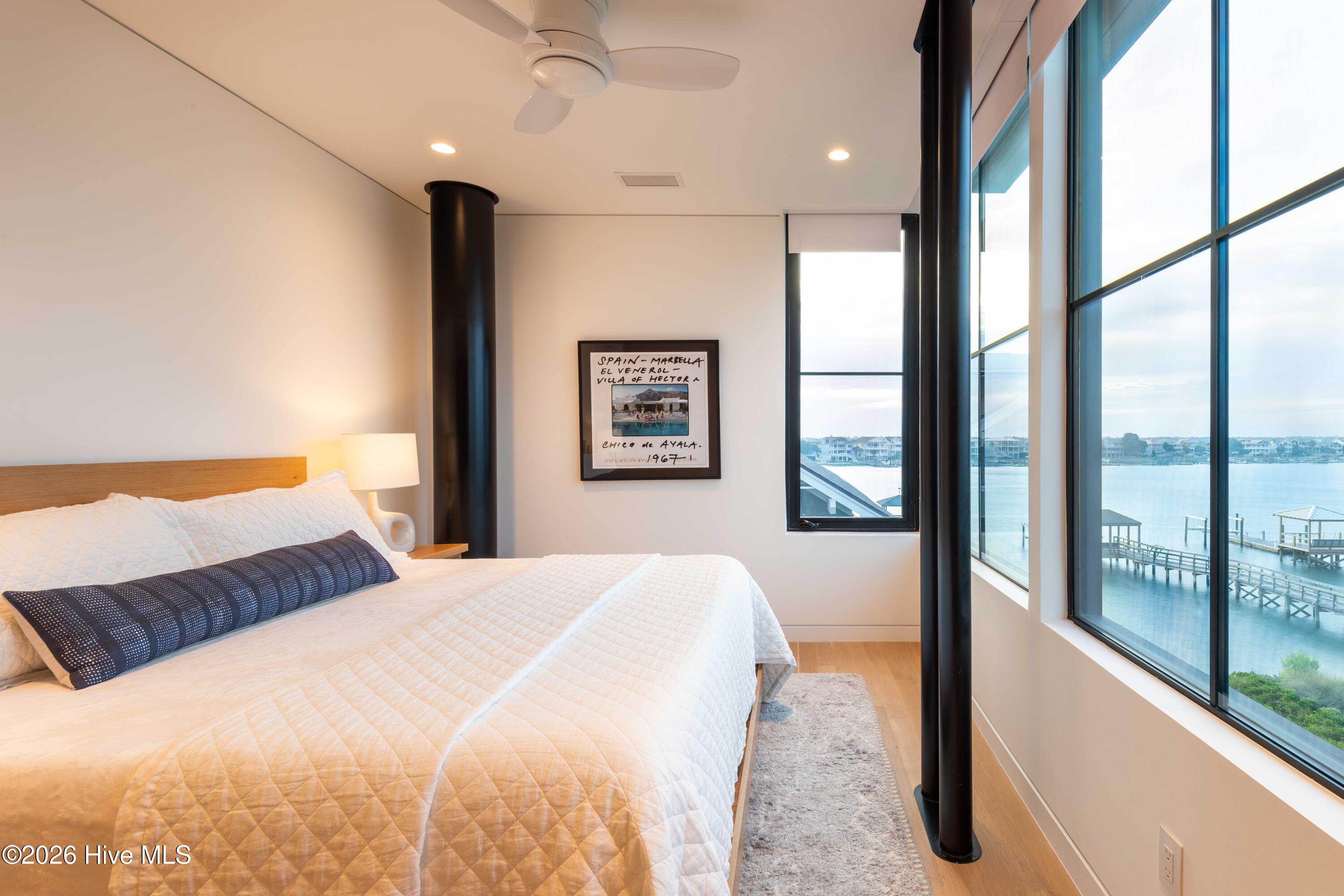 100554163 | Photo 24