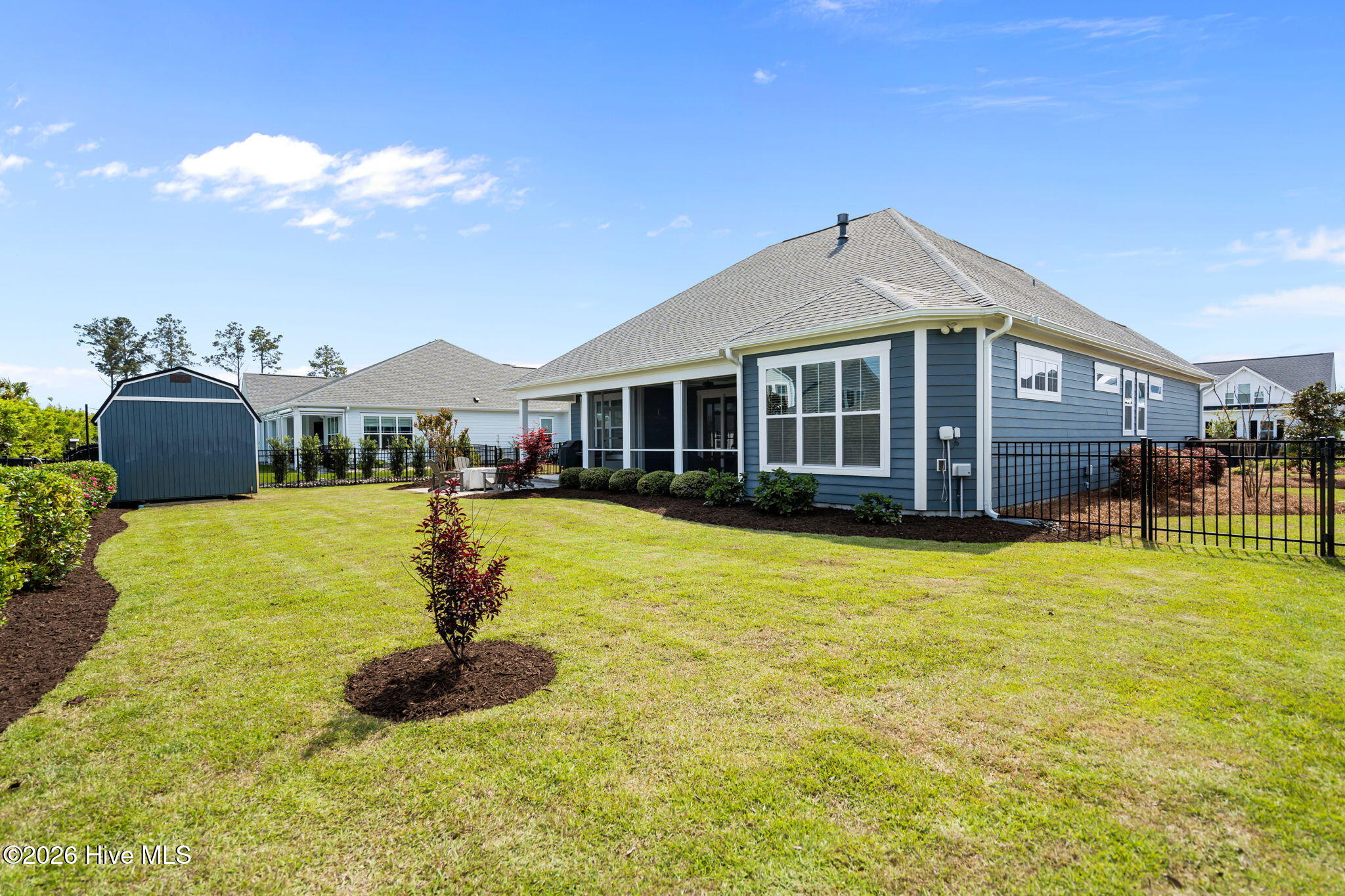 100567182 | Photo 46