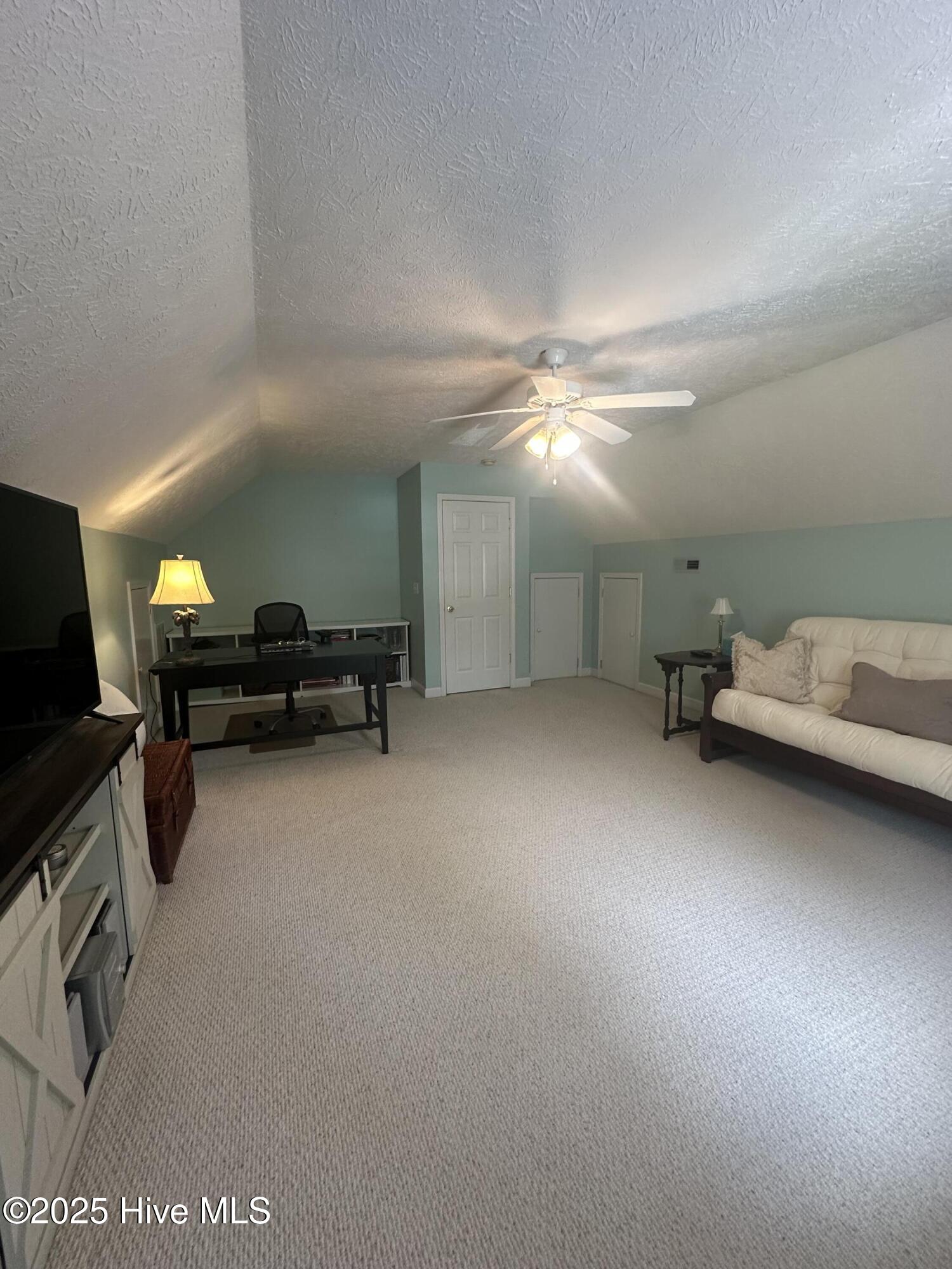 100526280 | Photo 33