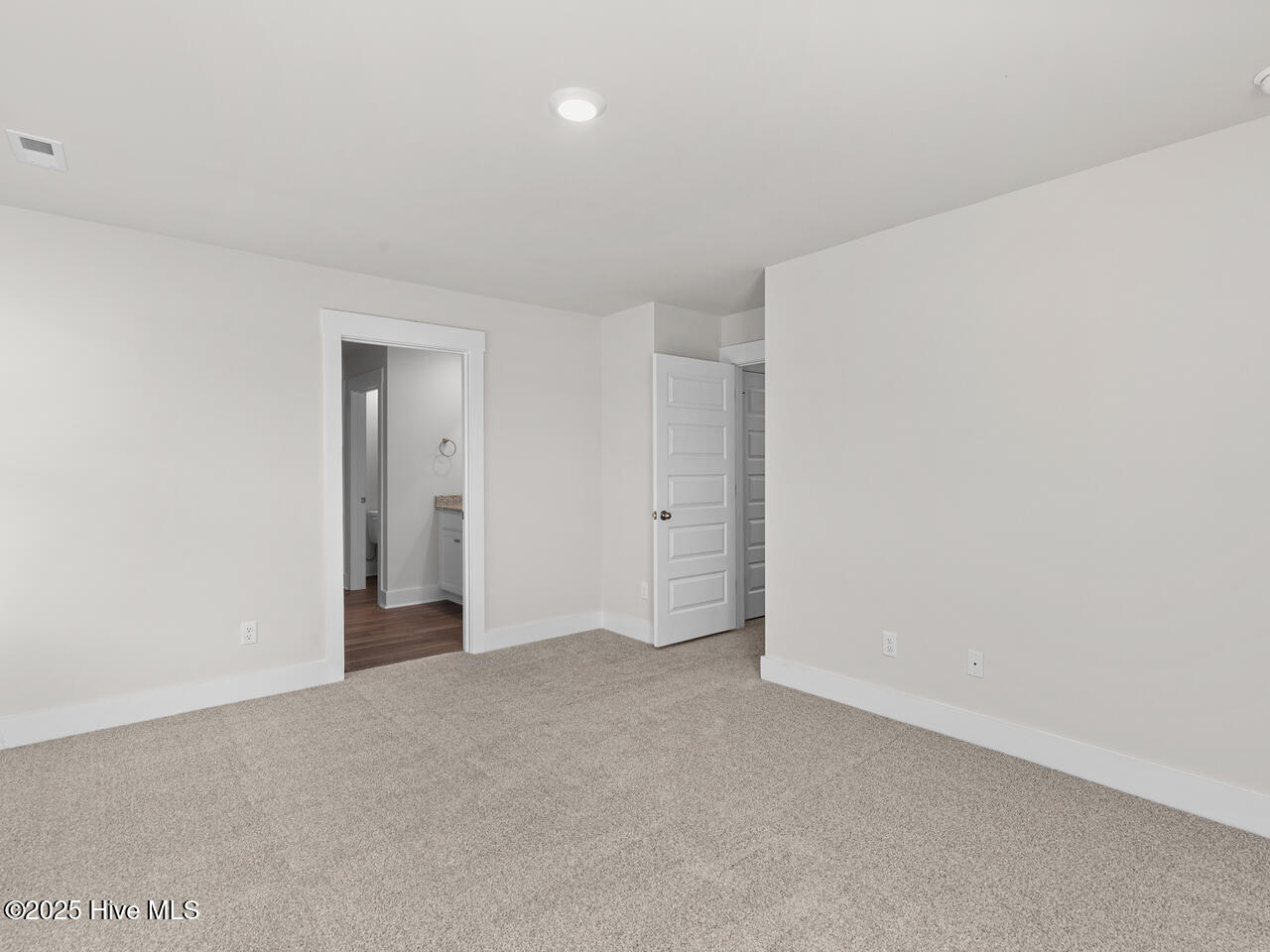 100539196 | Photo 17