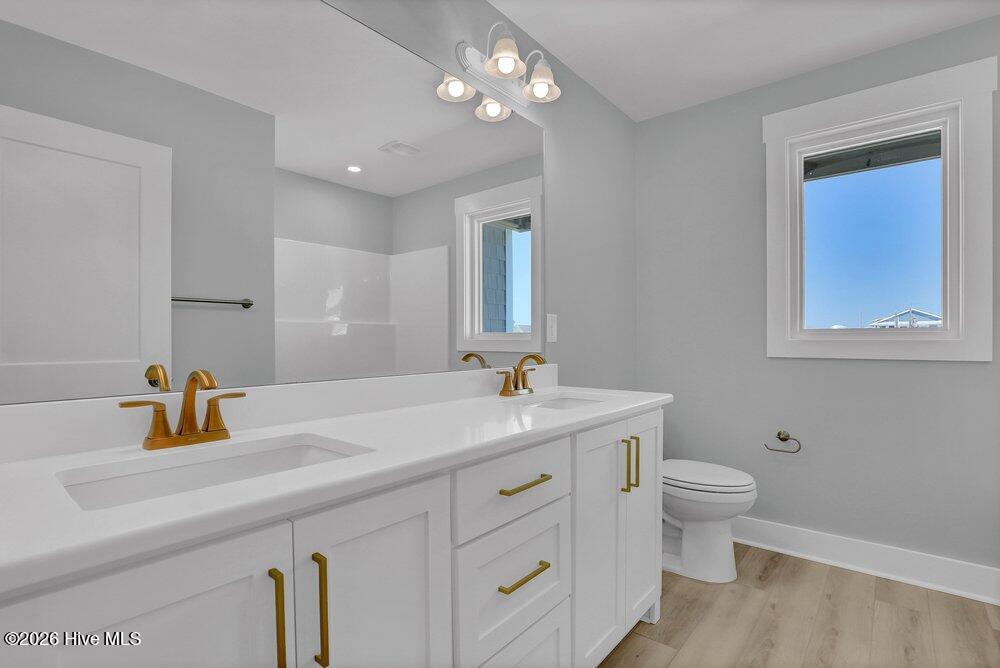 100552100 | Photo 28