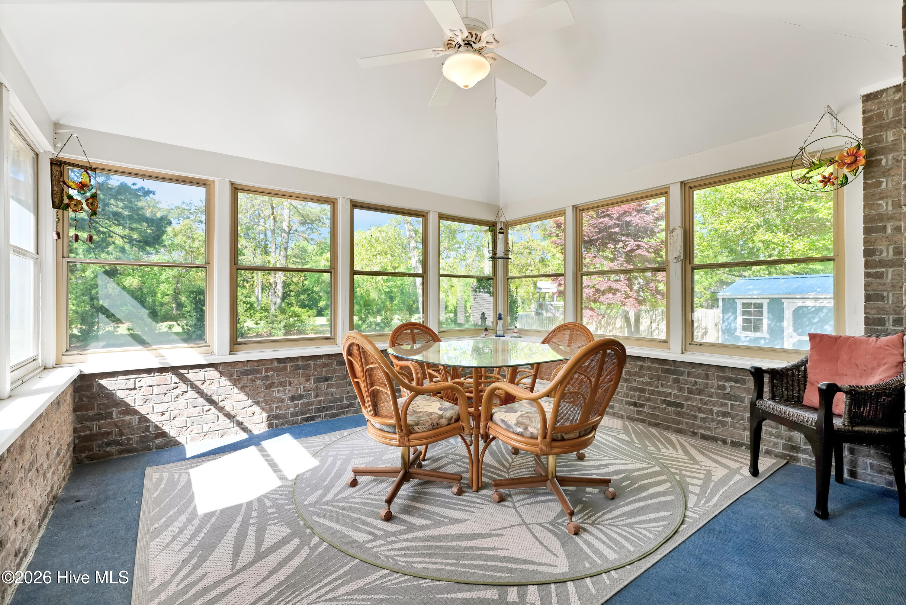 100567703 | Photo 25