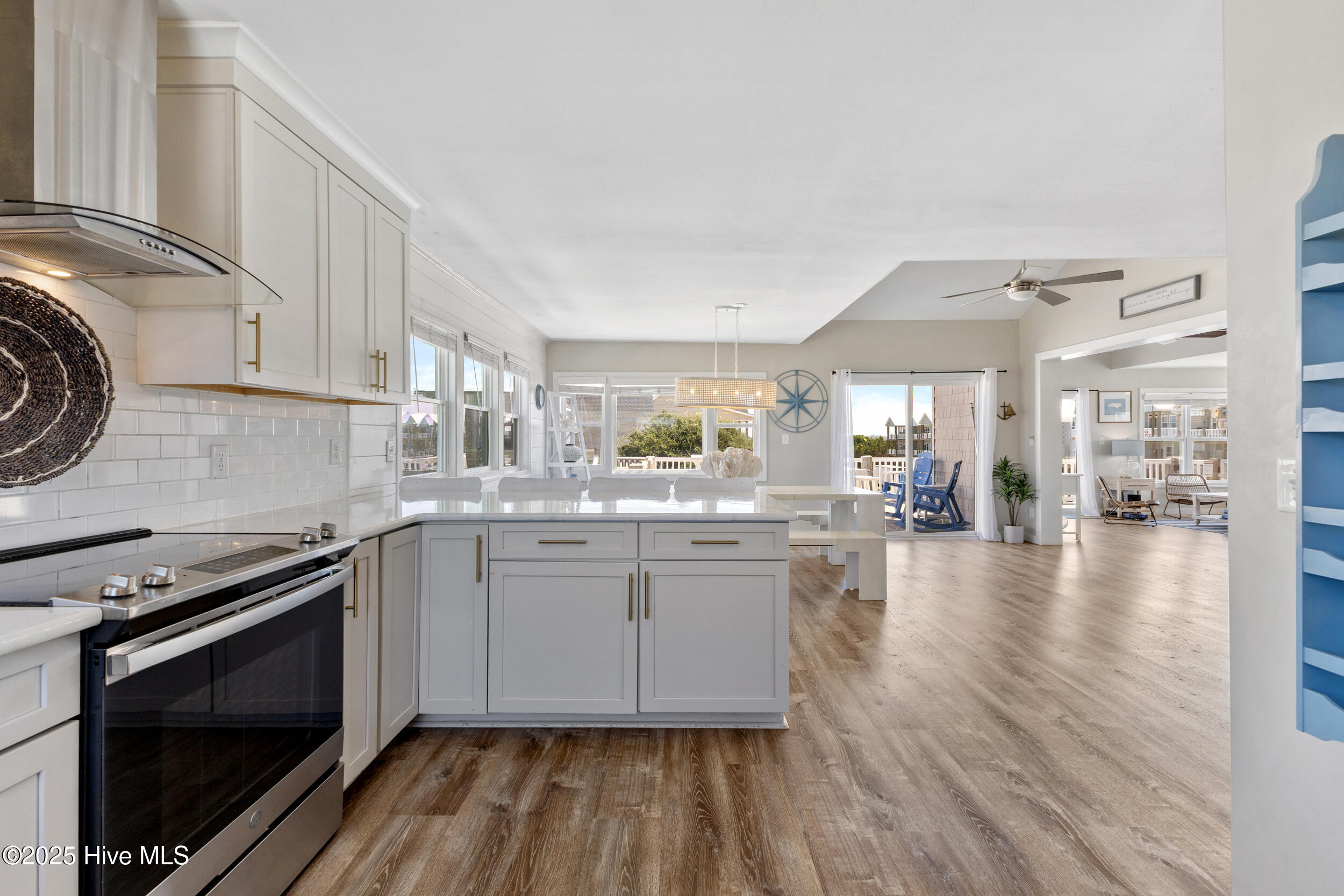 100532541 | Photo 12