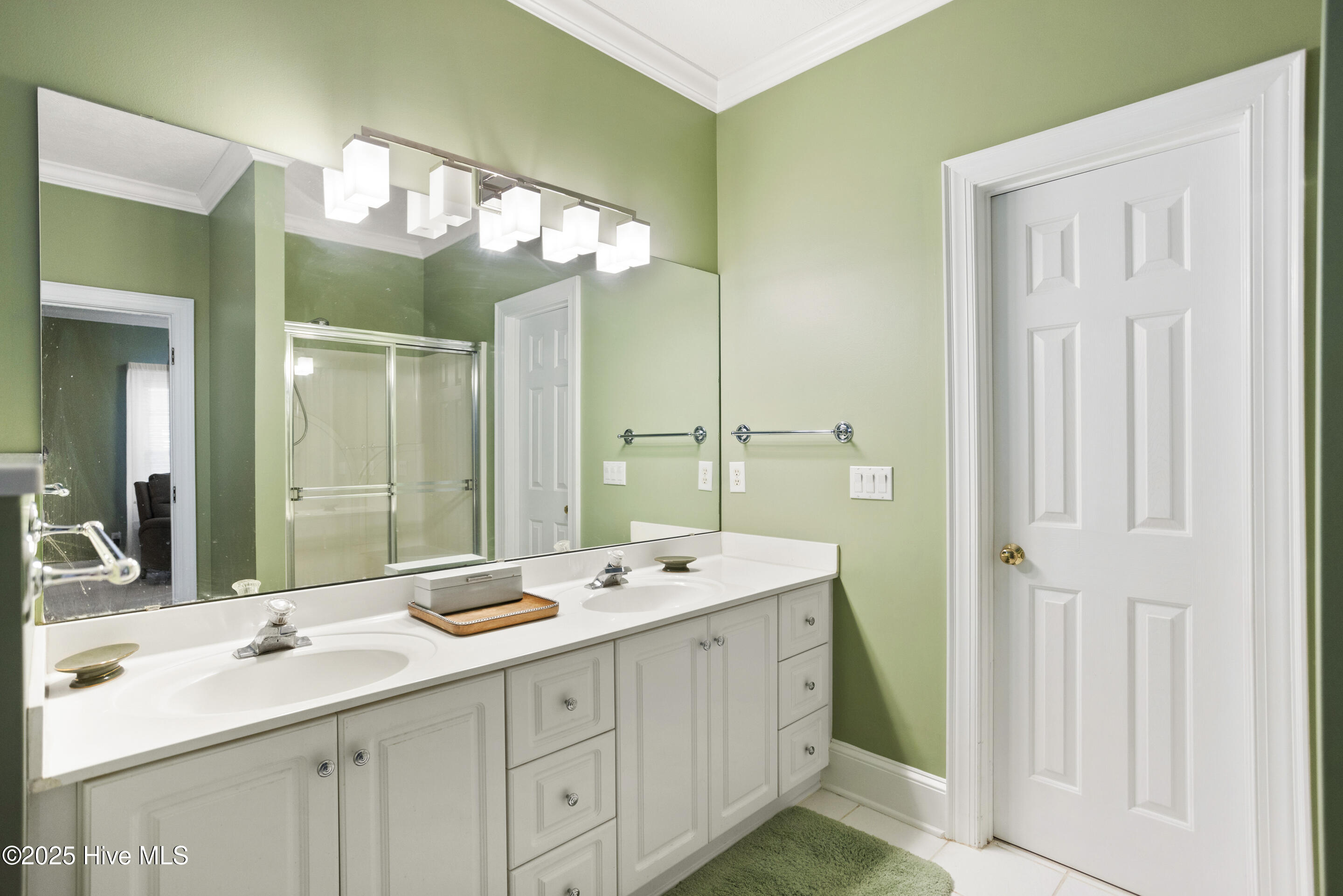 100550933 | Photo 23