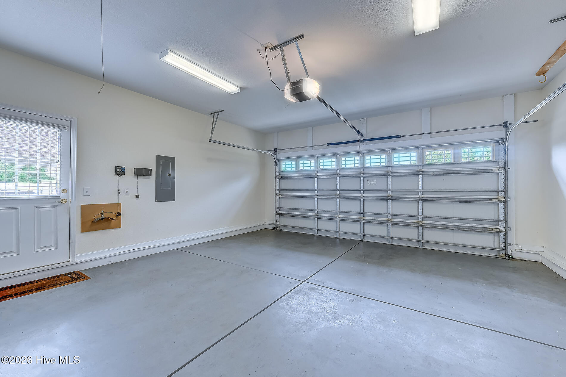 100563613 | Photo 35