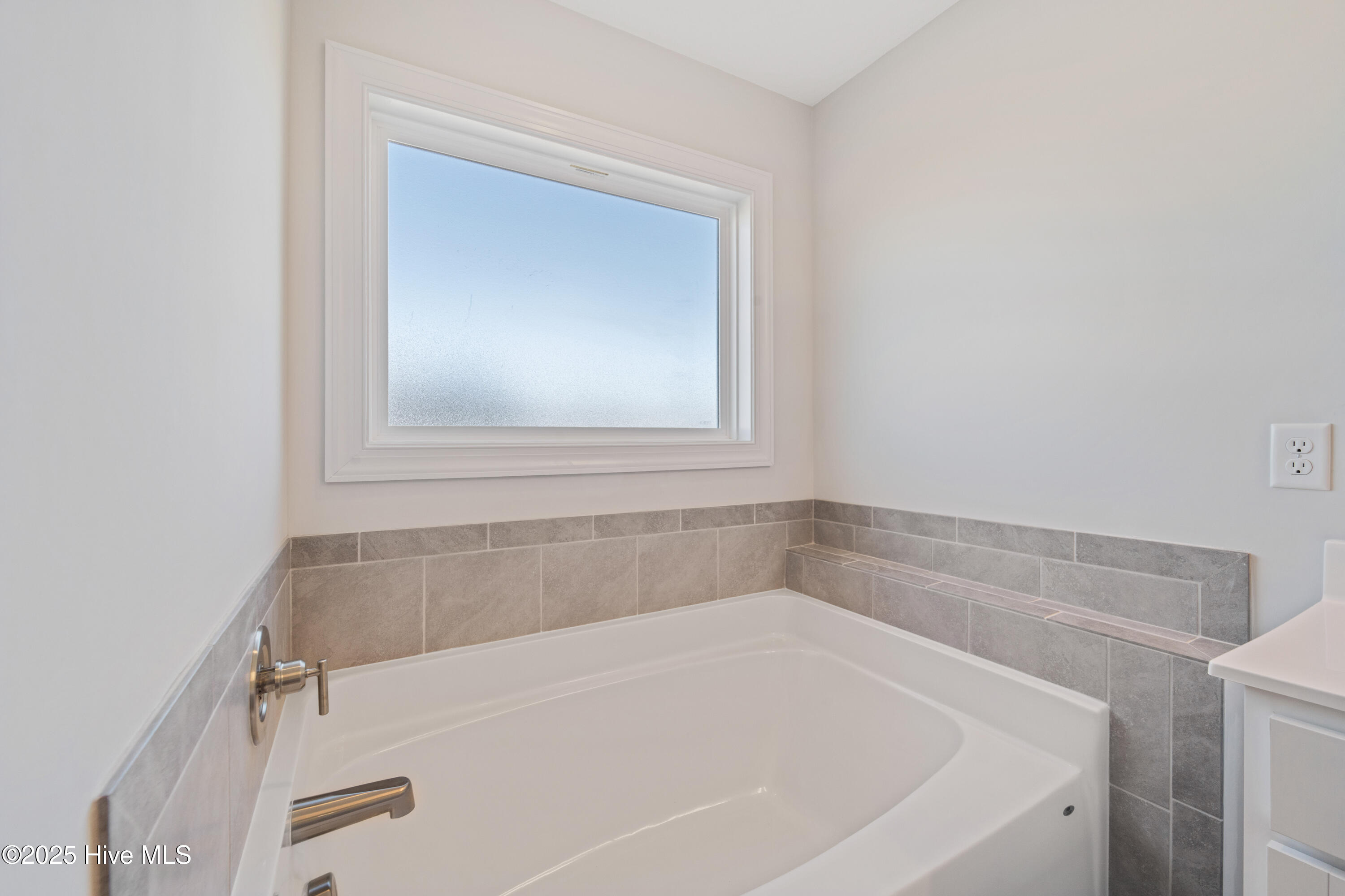 100518960 | Photo 23