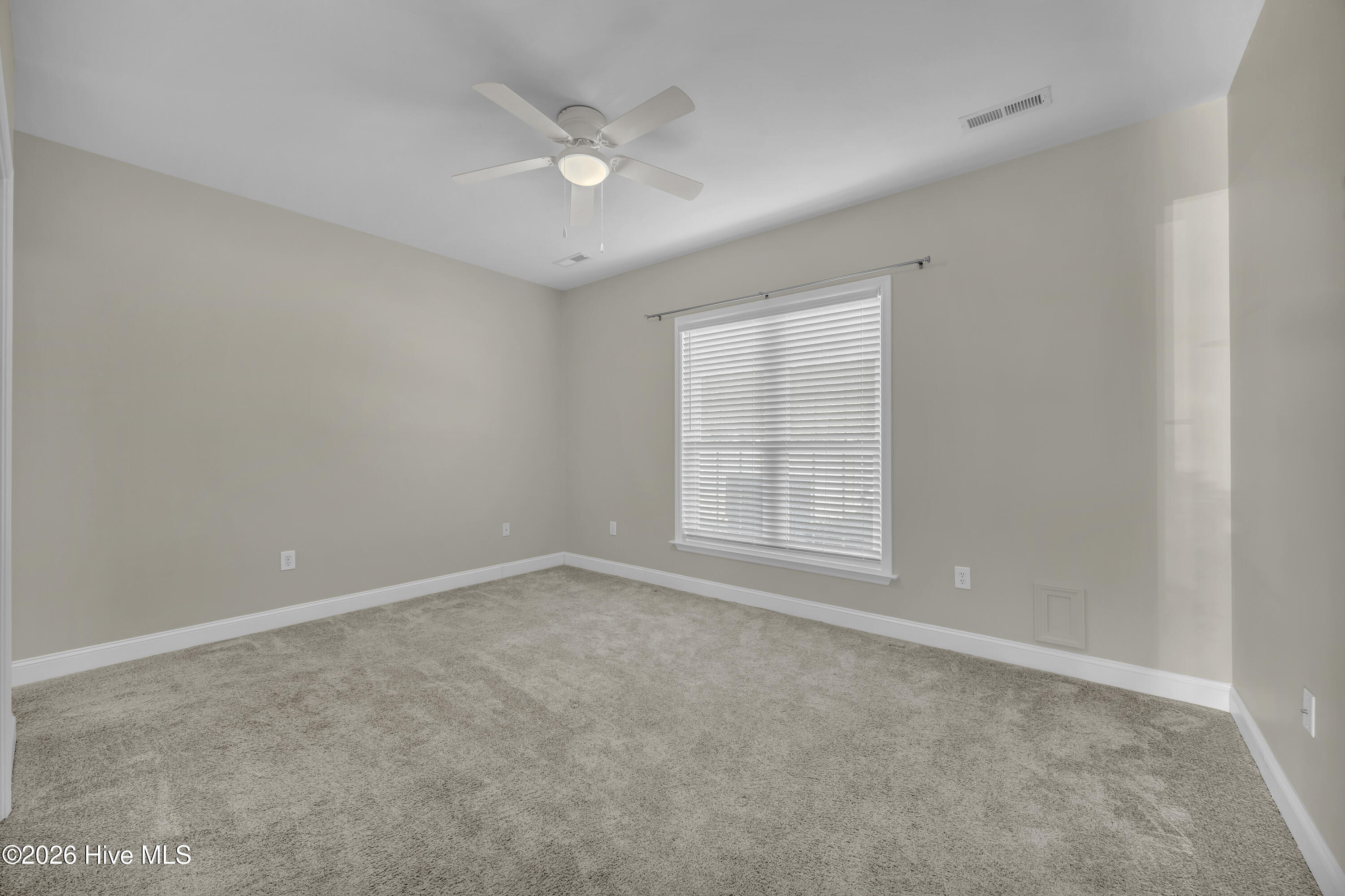 100548075 | Photo 17