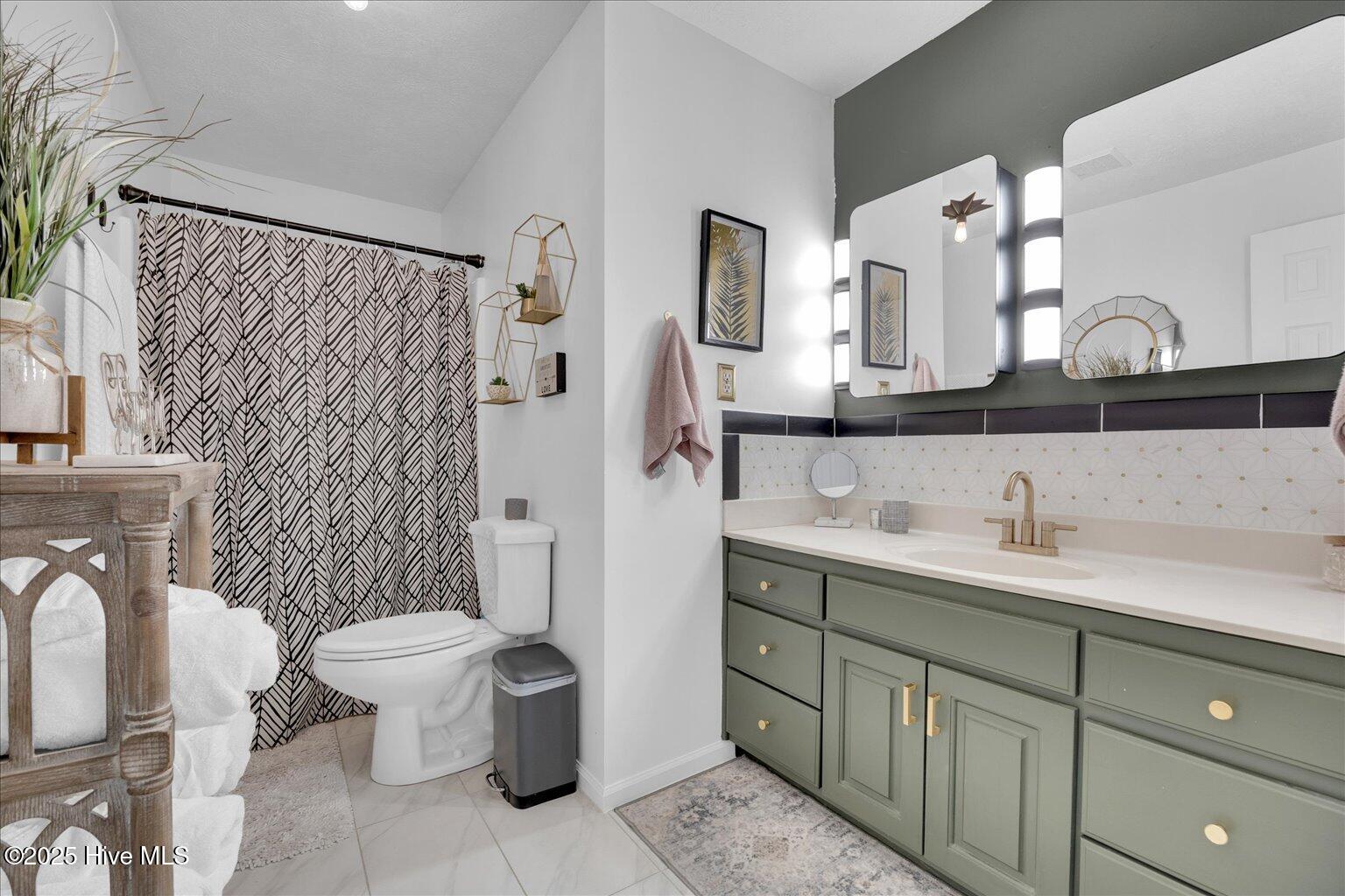 100497695 | Photo 29