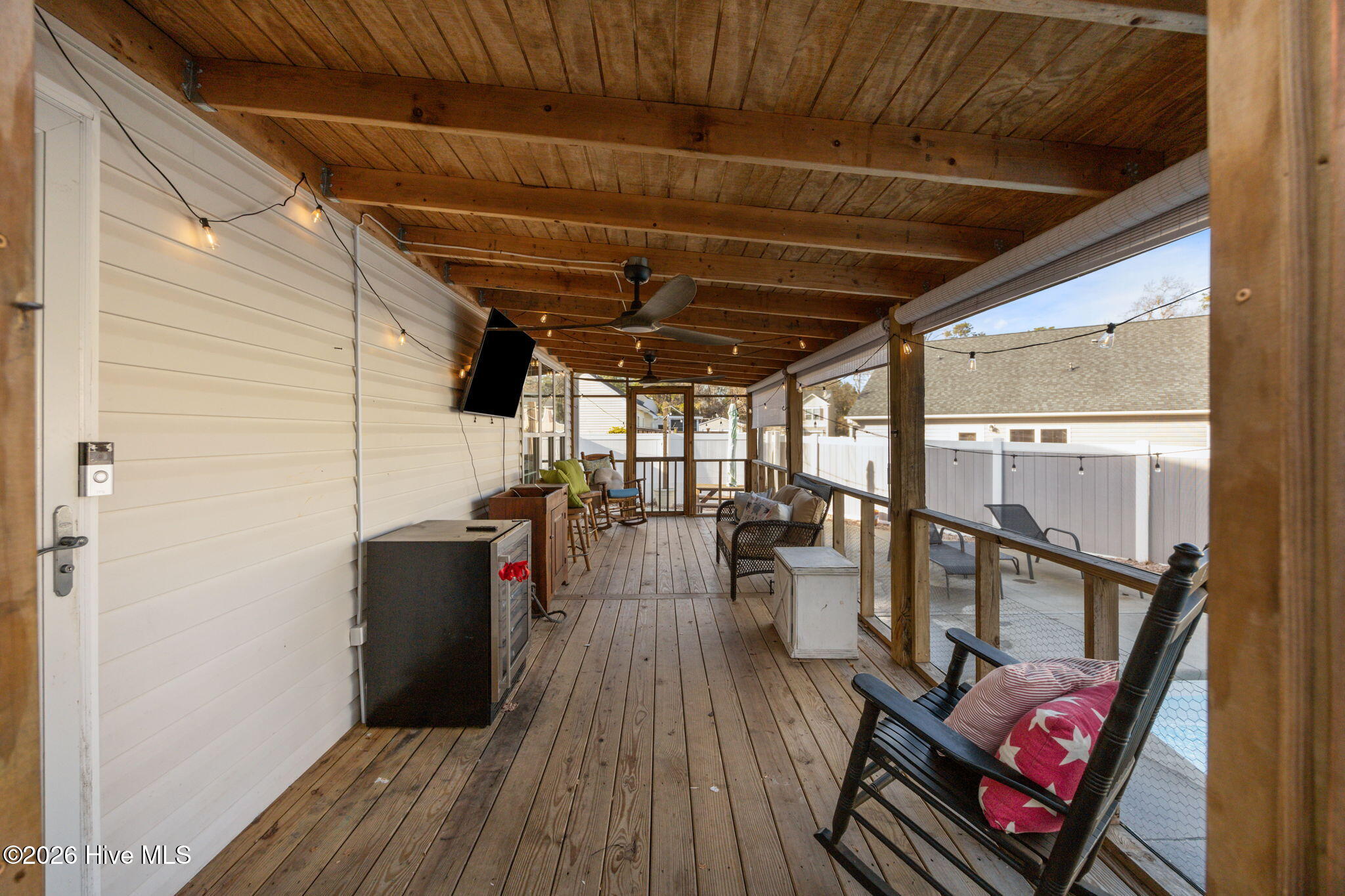 100548073 | Photo 37