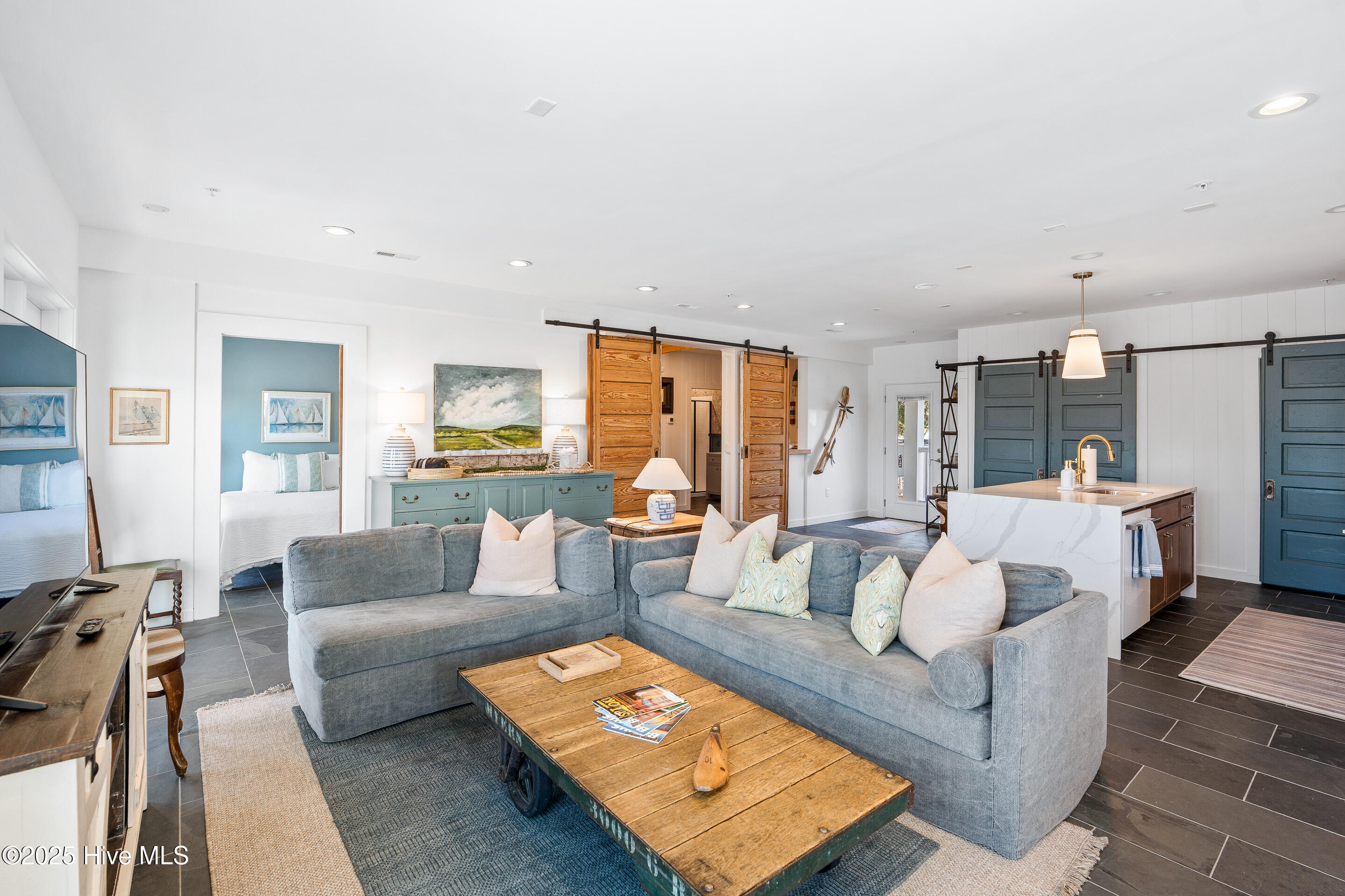 100559399 | Photo 15