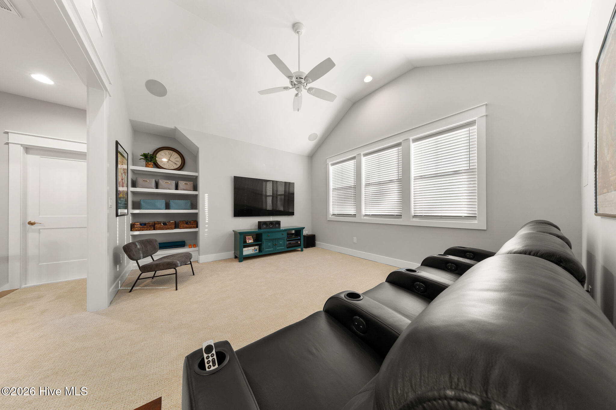 100552329 | Photo 55