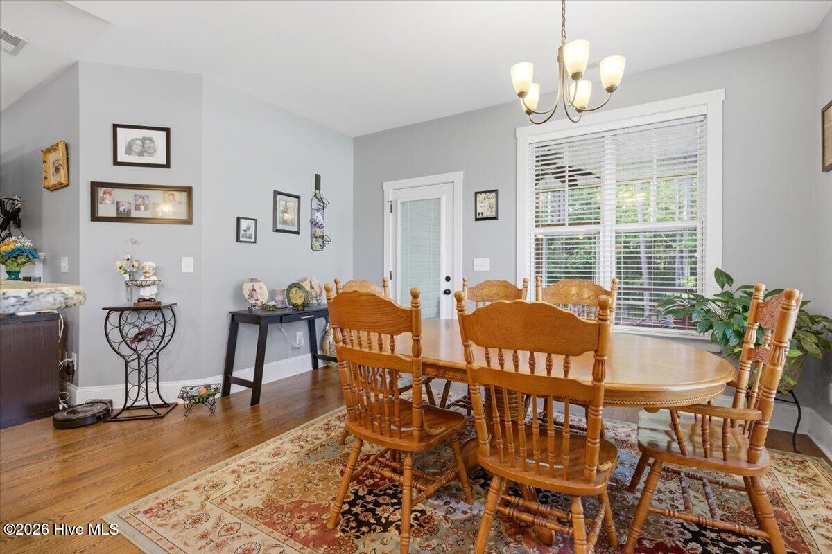 100568053 | Photo 24