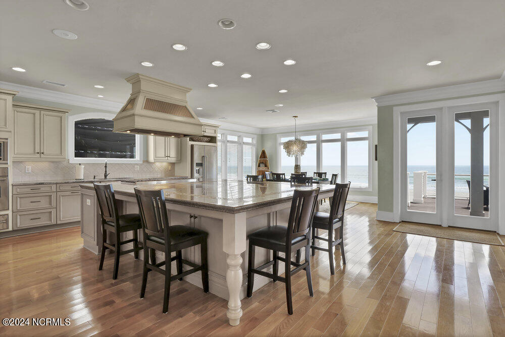 100498351 | Photo 15