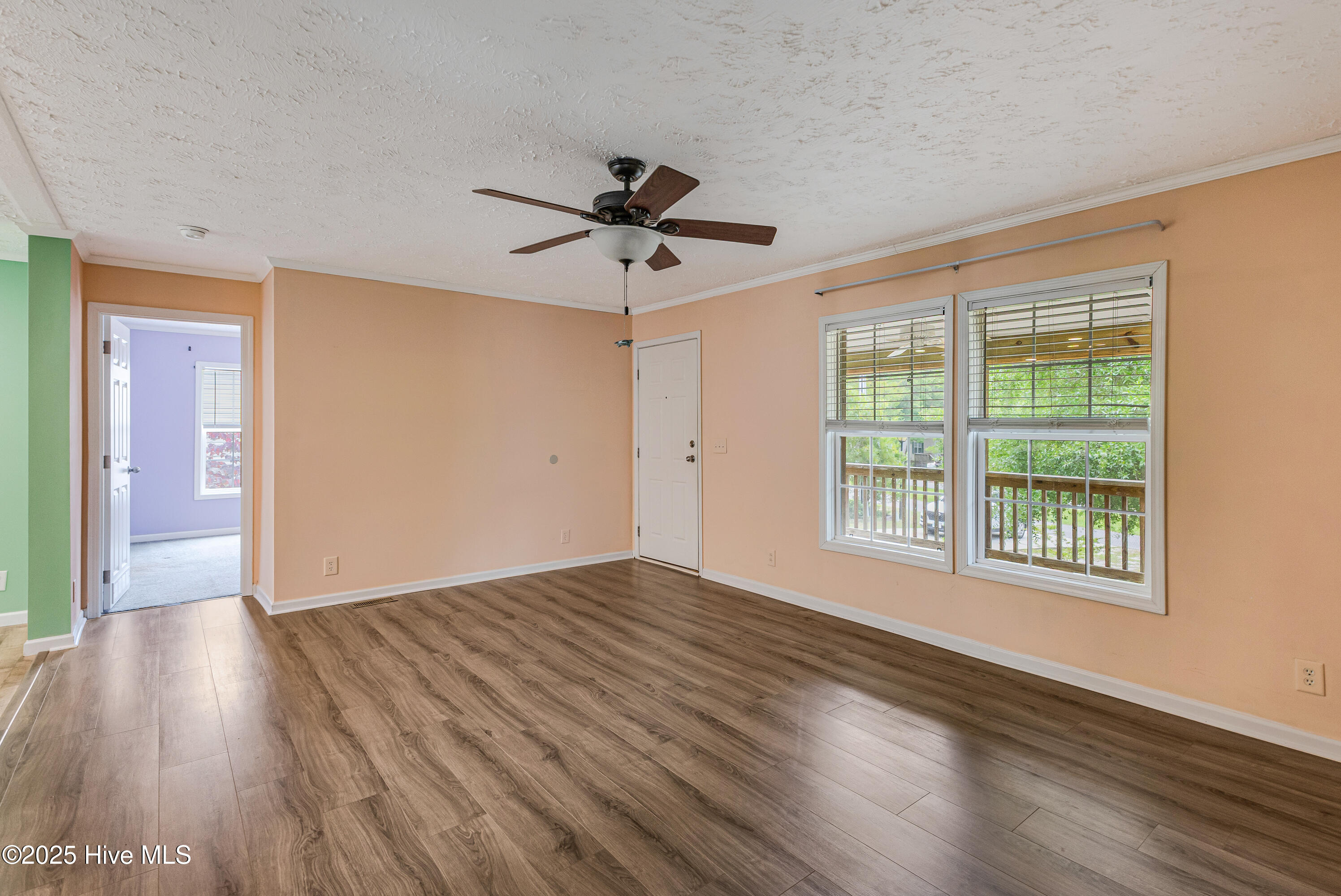 100508775 | Photo 11