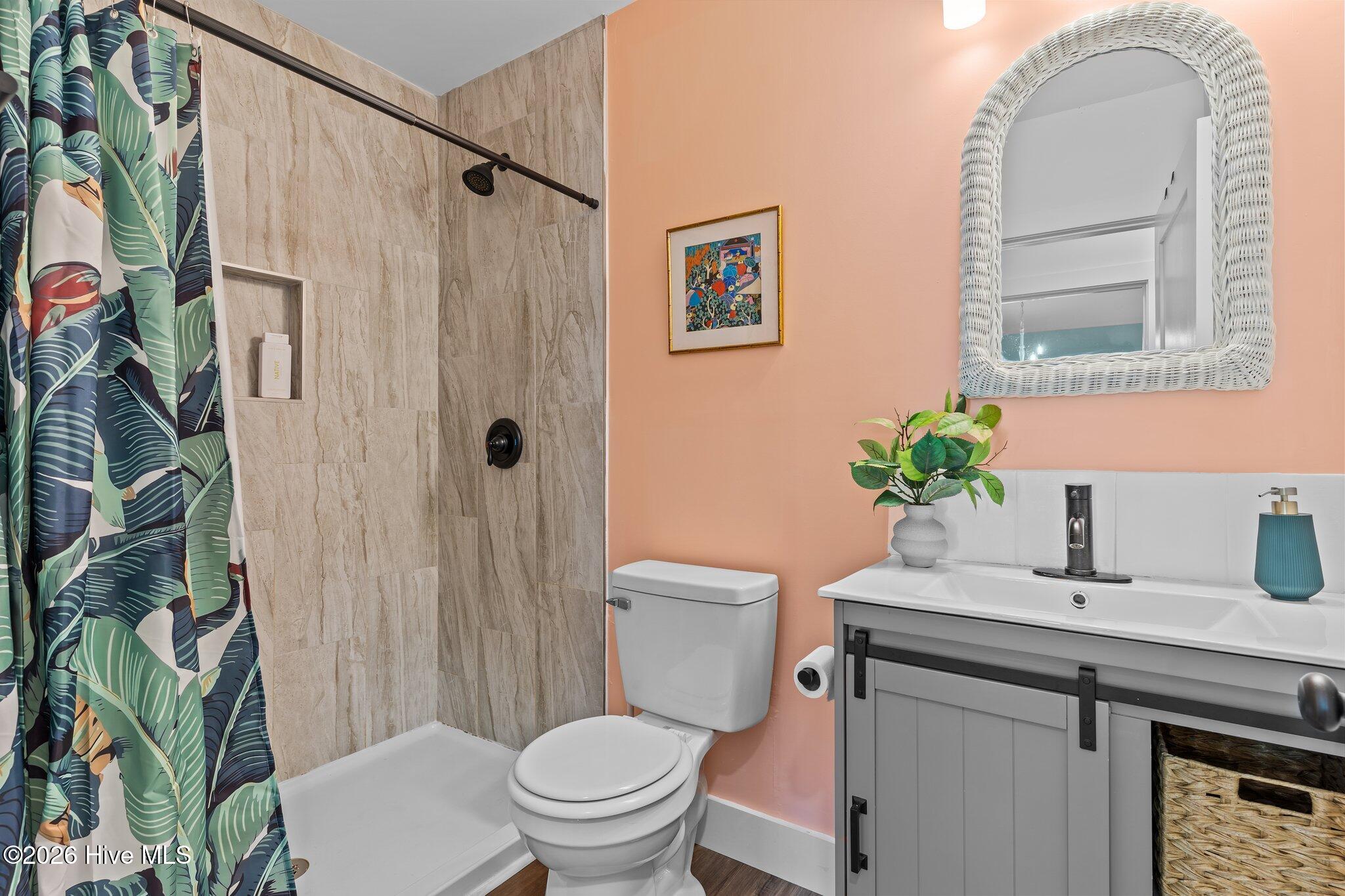 100566277 | Photo 47