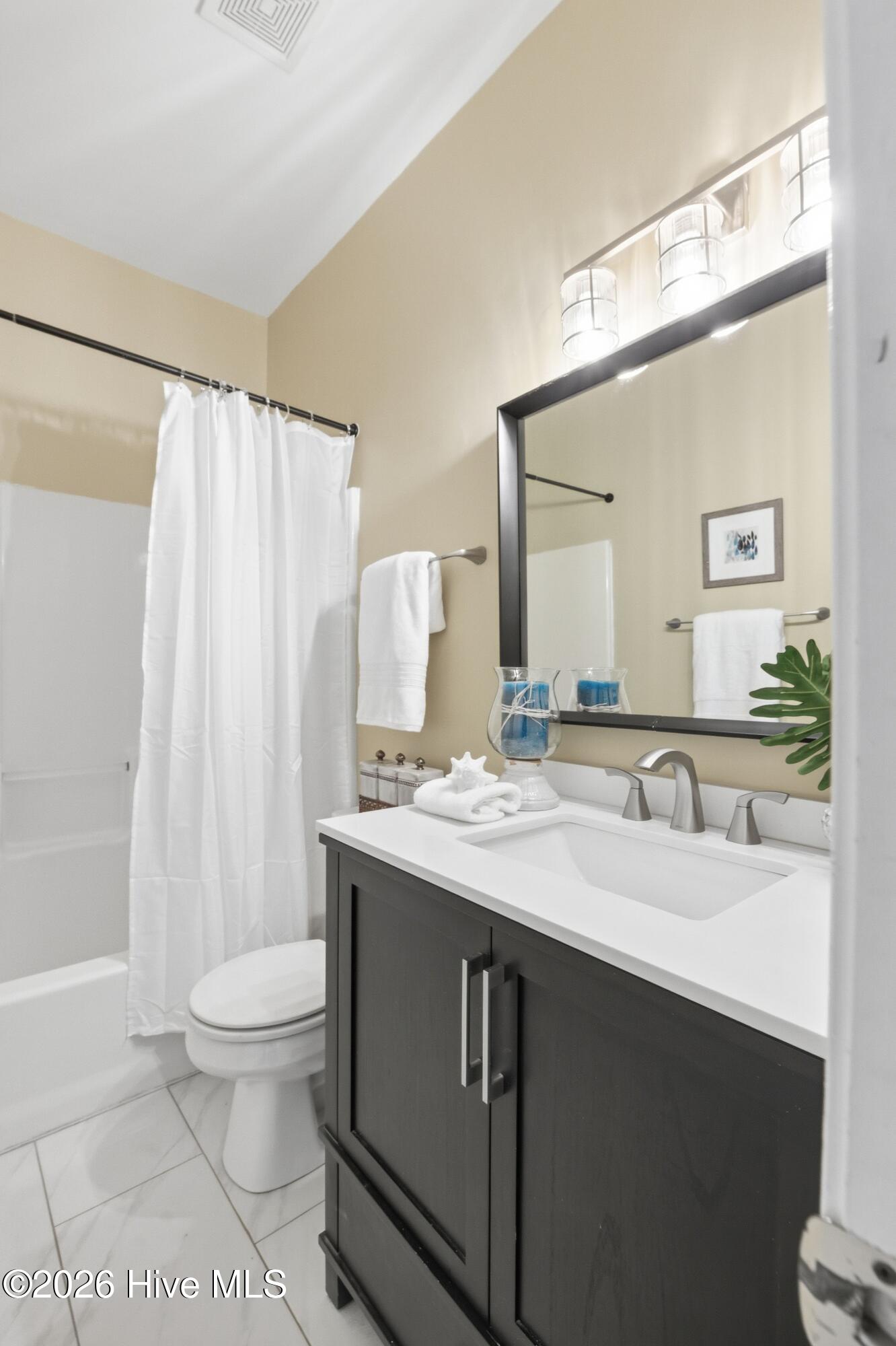 100565399 | Photo 21