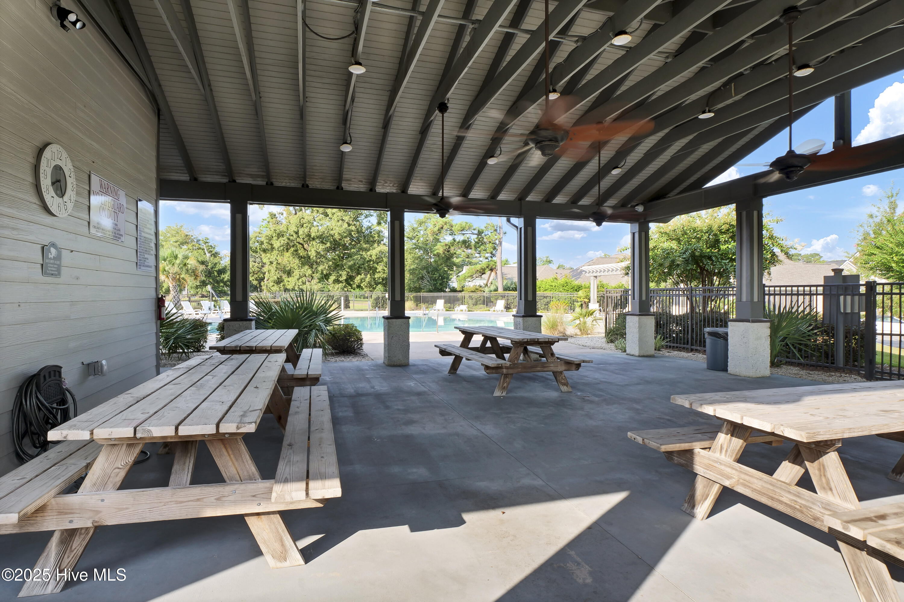 100562726 | Photo 56