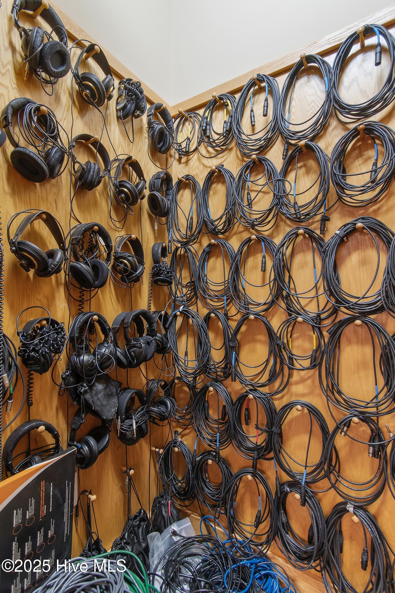 100491717 | Photo 58