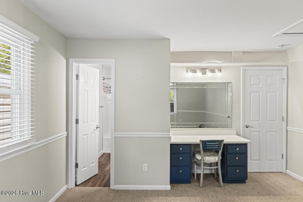 100570465 | Photo 28