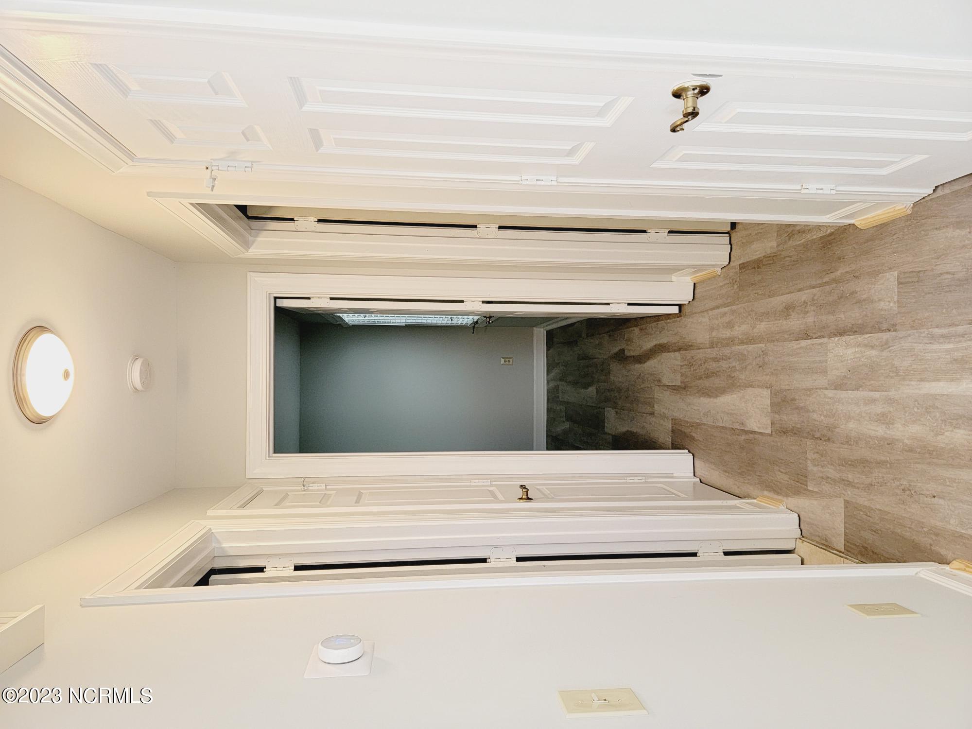 100548685 | Photo 15