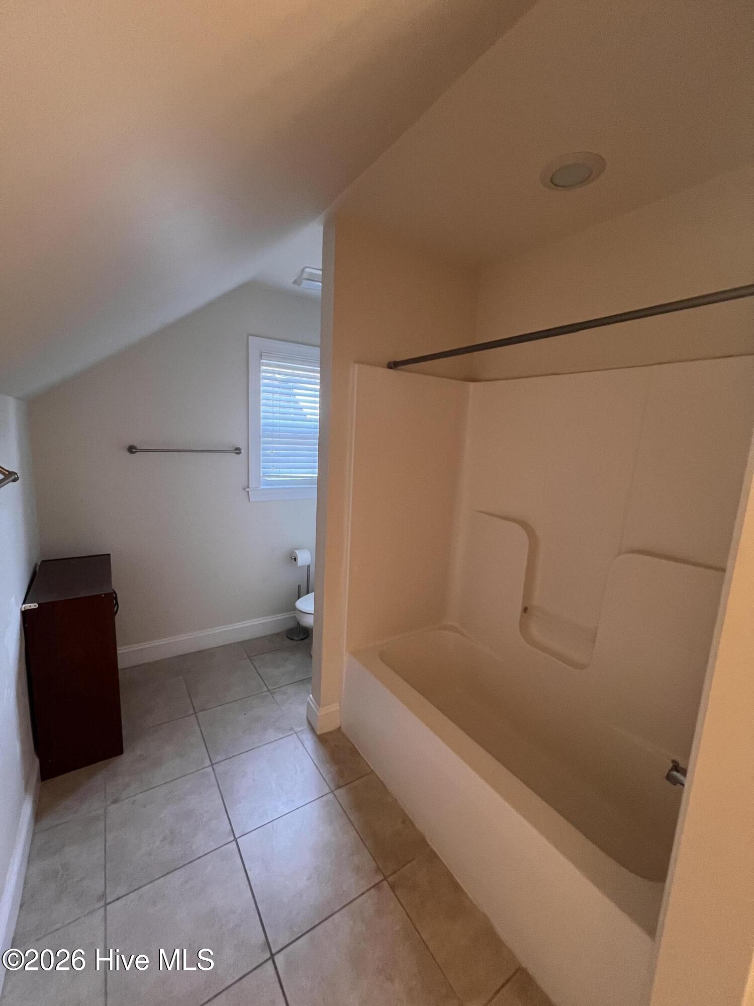 100548675 | Photo 23