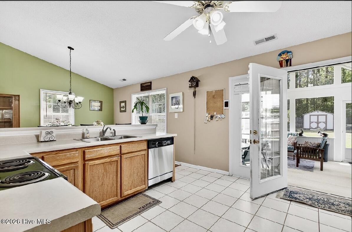 100567713 | Photo 11