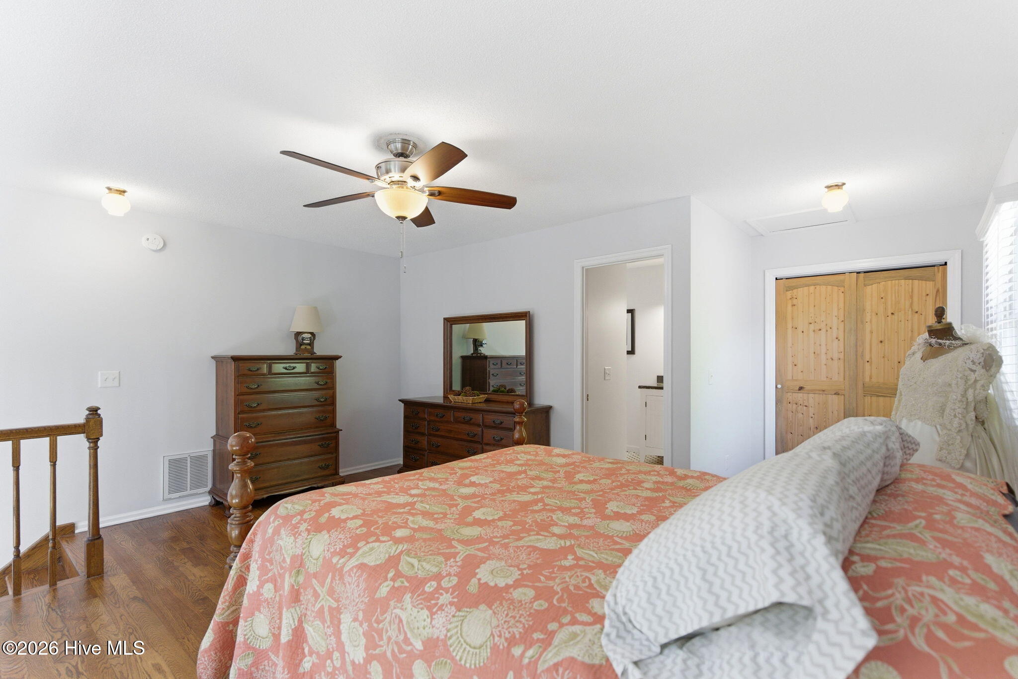 100569907 | Photo 24